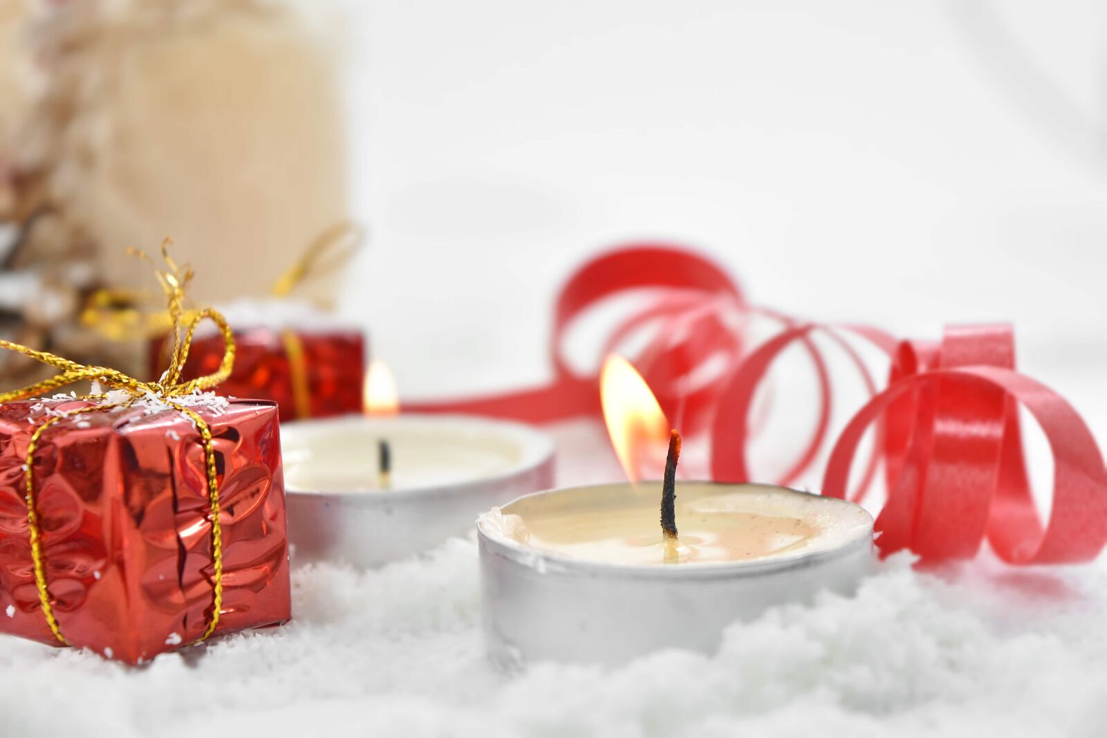 Nikon D5500 sample photo. Candlelight, candles, gifts, package photography