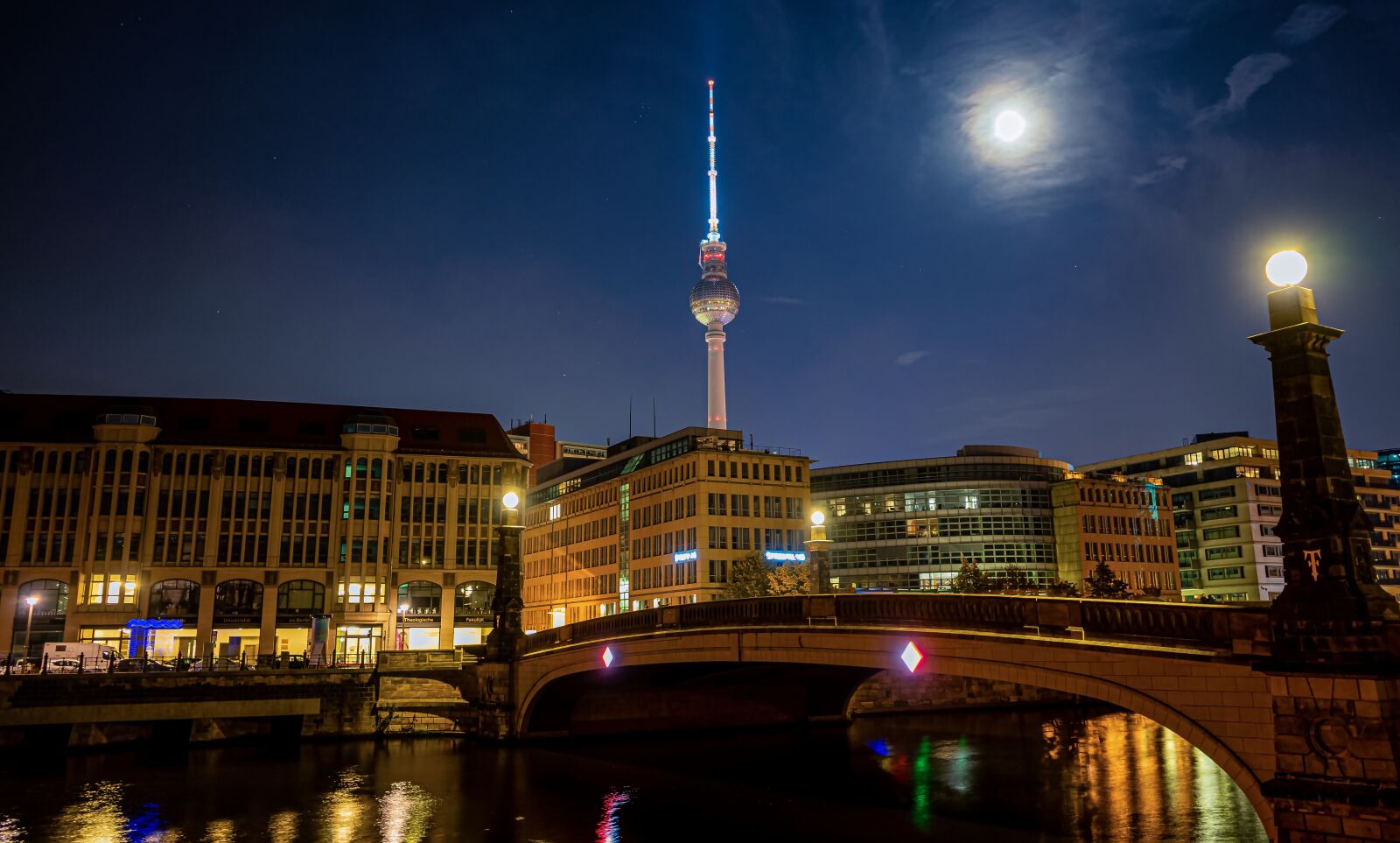 Sony a7 II + Sony FE 28-70mm F3.5-5.6 OSS sample photo. Night photograph, long exposure photography