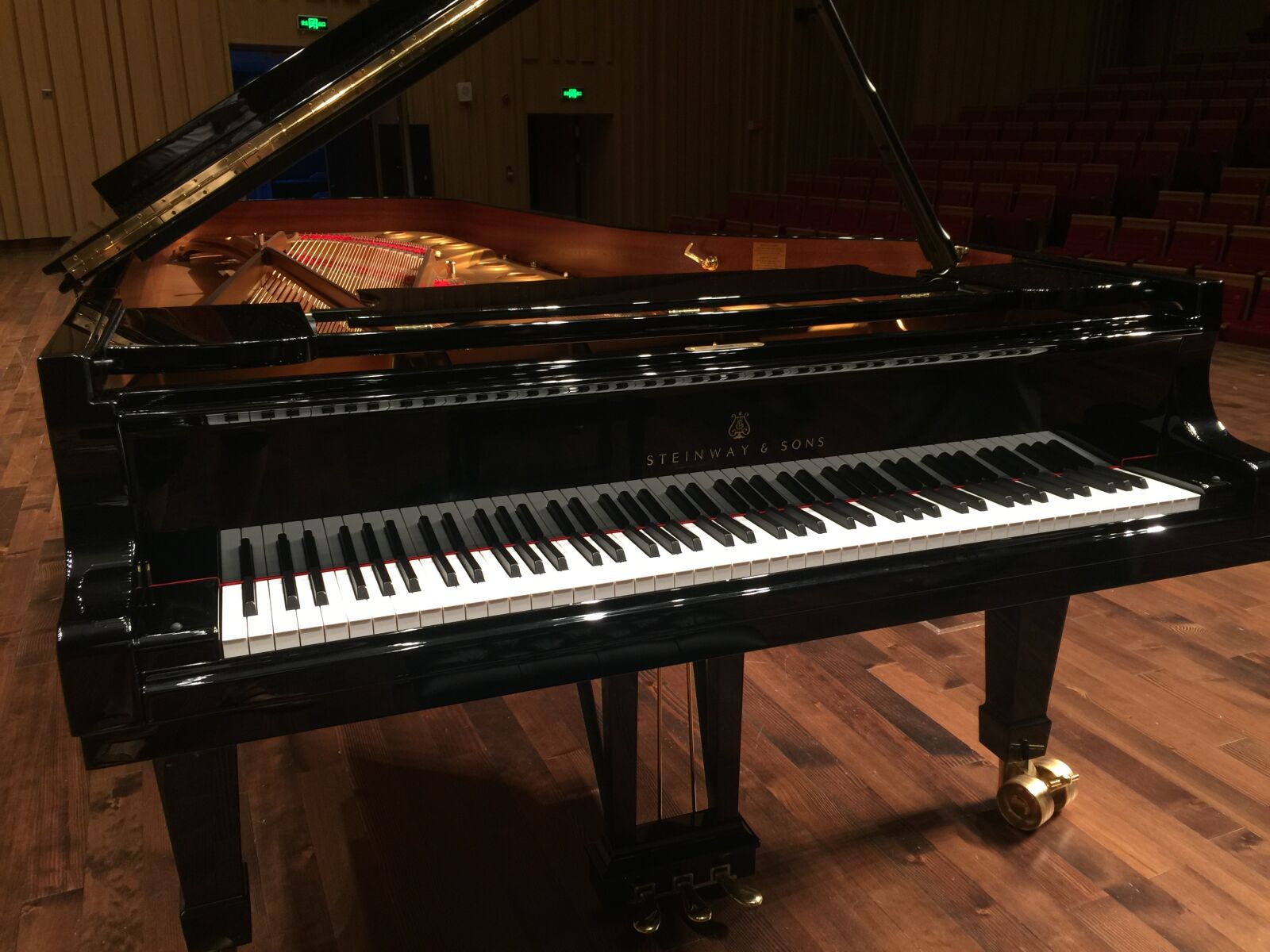 iPhone 6 Plus back camera 4.15mm f/2.2 sample photo. Changsha concert hall, stage photography