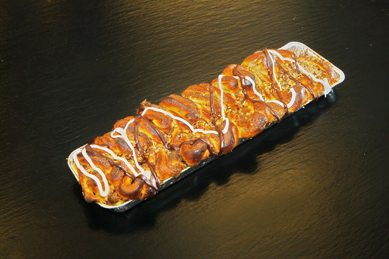 Canon EOS-1D Mark III sample photo. Viennese seaweed, bread, cake photography