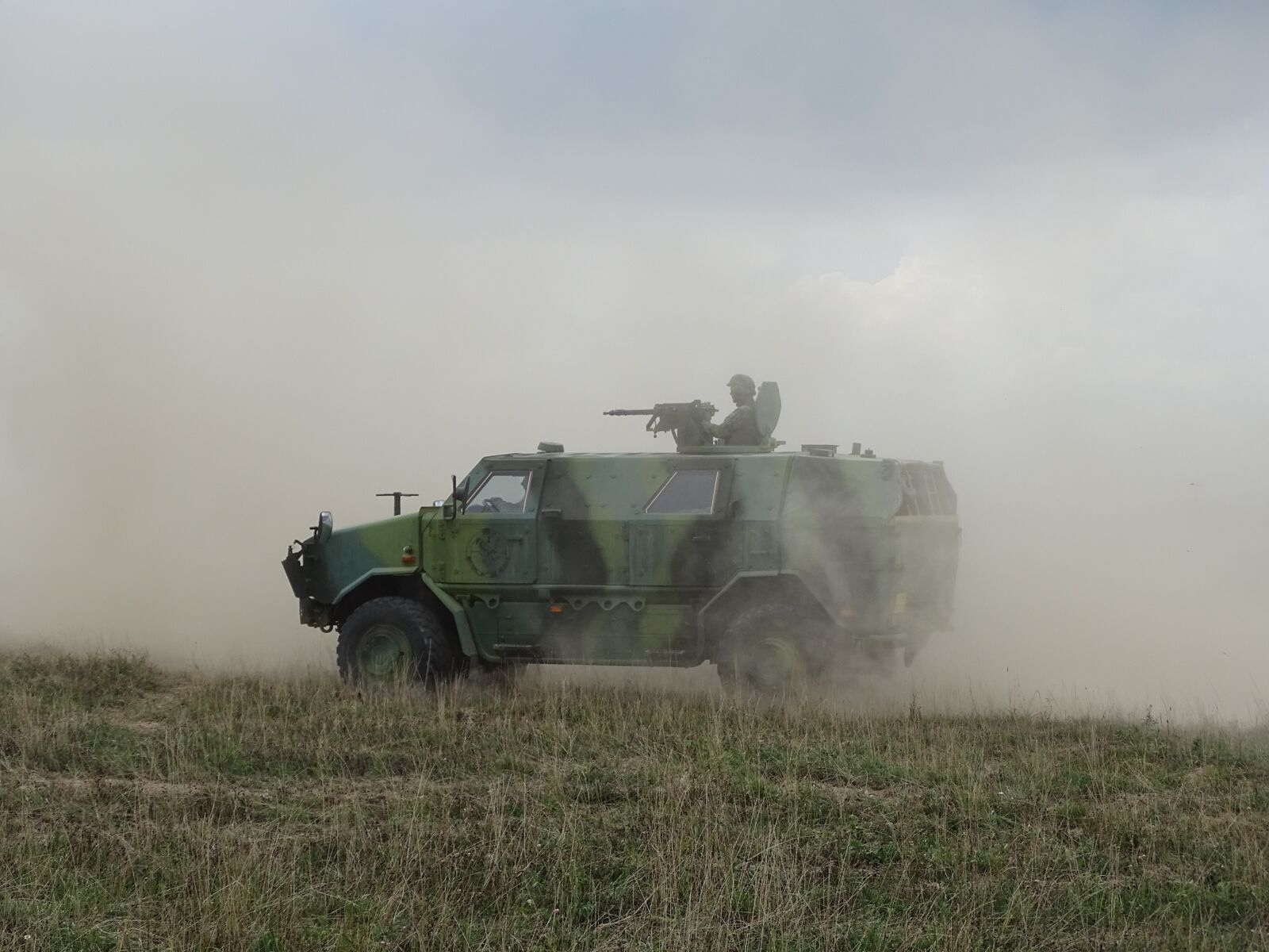 Sony Cyber-shot DSC-HX400V sample photo. Car, armored car, rifle photography