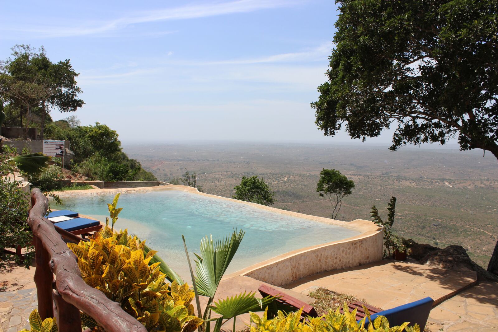 Canon EOS 600D (Rebel EOS T3i / EOS Kiss X5) sample photo. Kenya, desert, pool photography