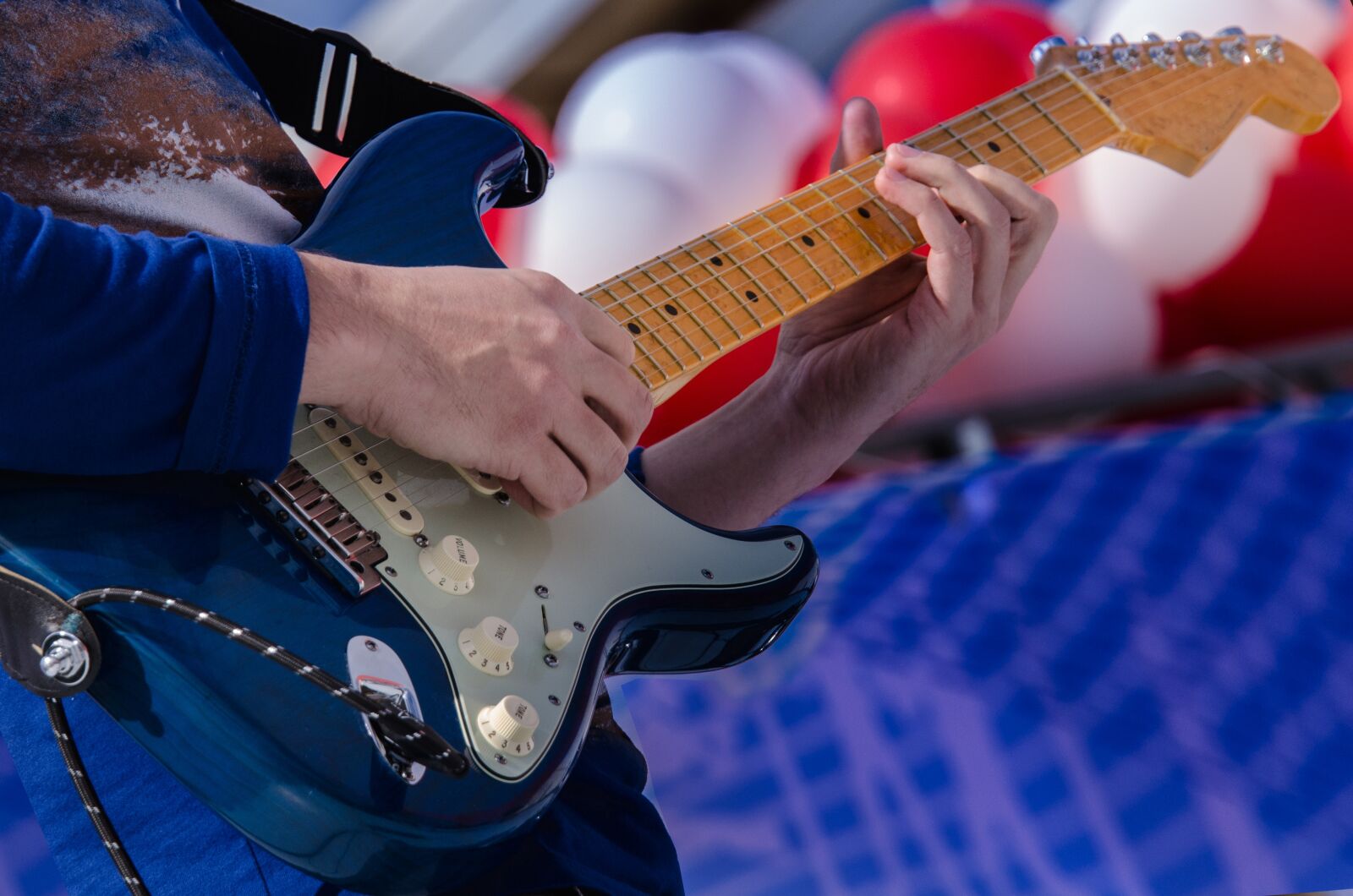 Nikon D7000 sample photo. Music, sound, hand photography