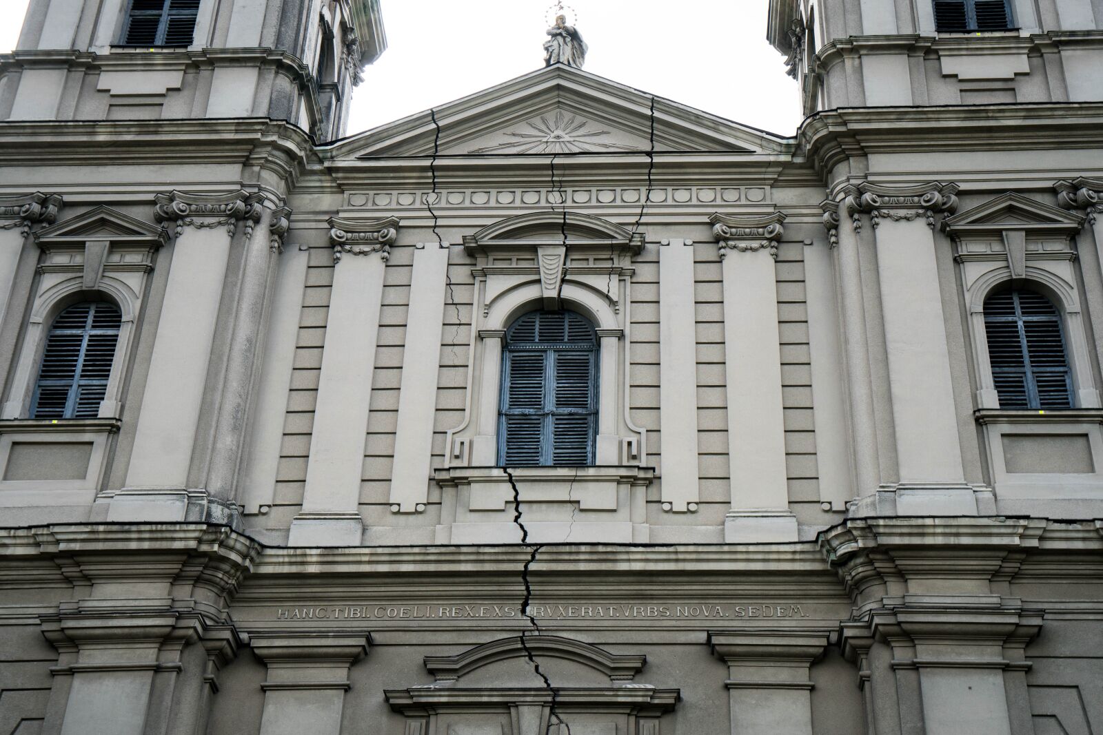 Sony a6500 + Sony Vario-Tessar T* E 16-70mm F4 ZA OSS sample photo. Church, ailing, lapsed photography