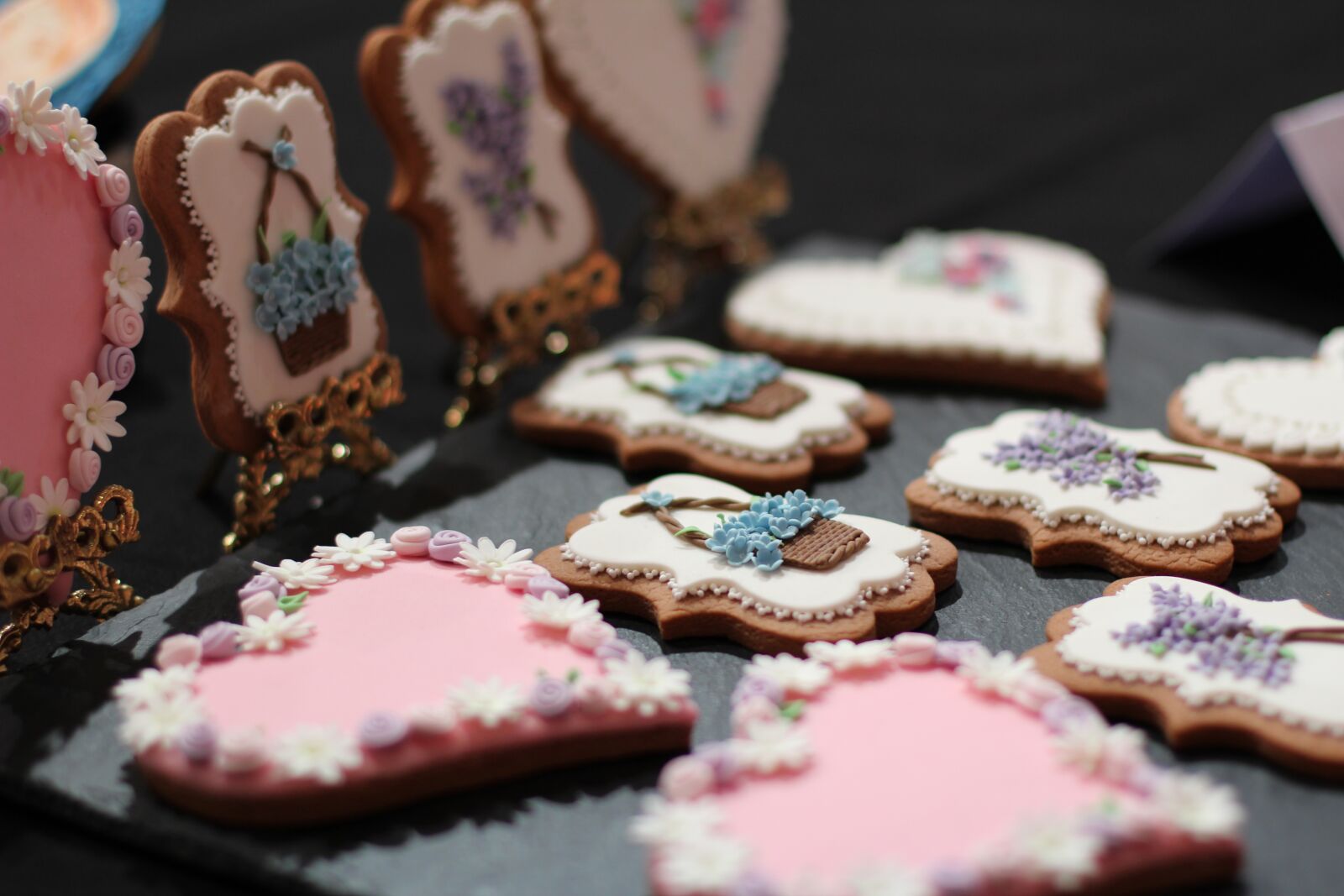 Canon EOS 600D (Rebel EOS T3i / EOS Kiss X5) + Canon EF 50mm F1.4 USM sample photo. Cookies, ornaments, ornament photography