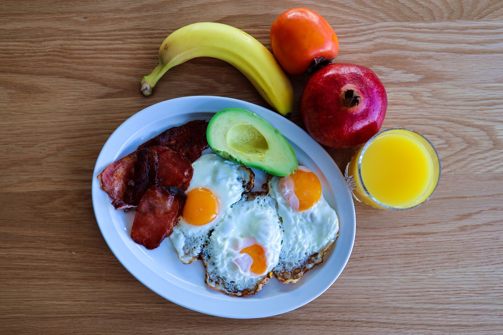 Canon EOS R + Canon RF 35mm F1.8 IS STM Macro sample photo. Breakfast, eggs, bacon photography