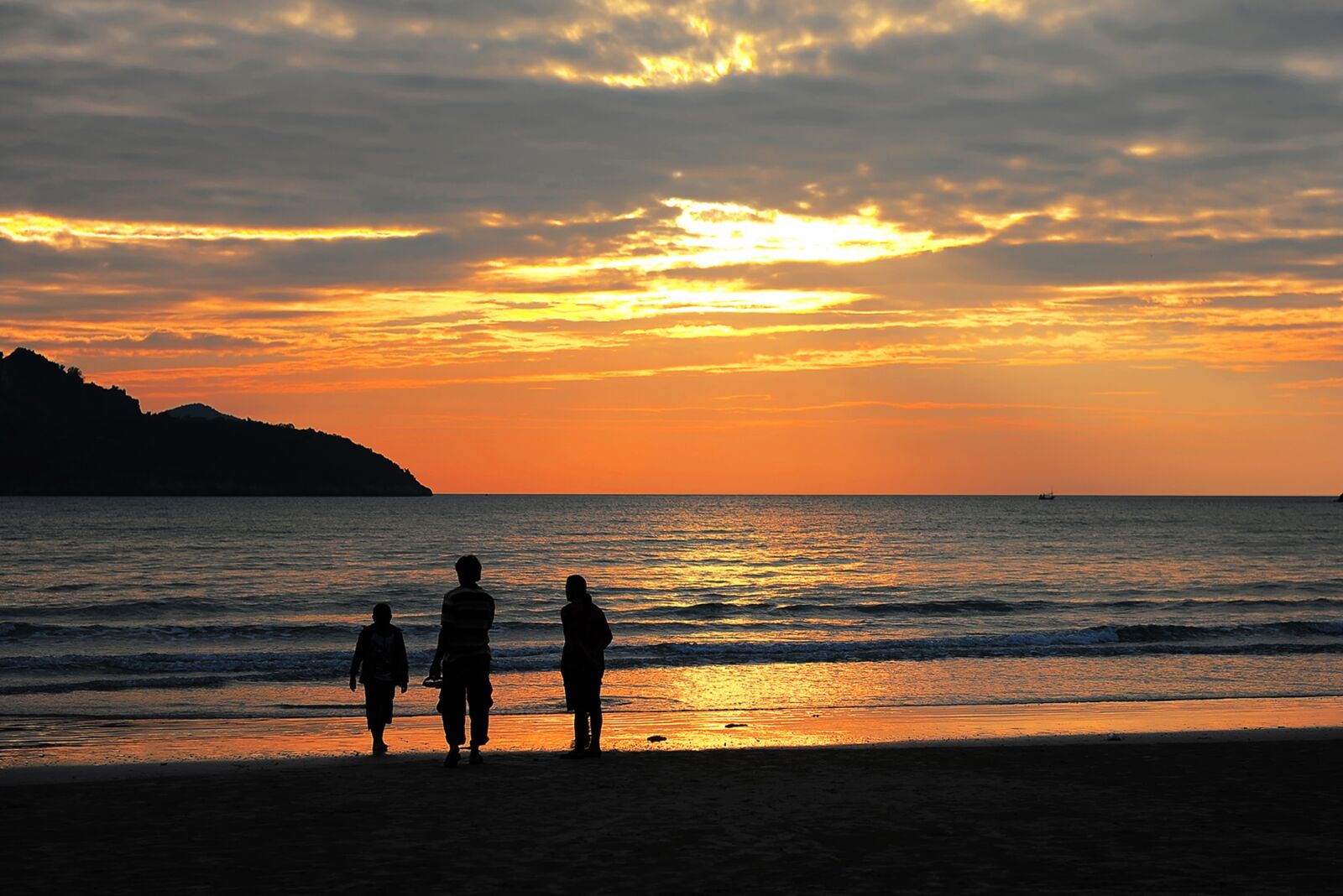 Nikon D700 sample photo. Family, sunset, beach photography