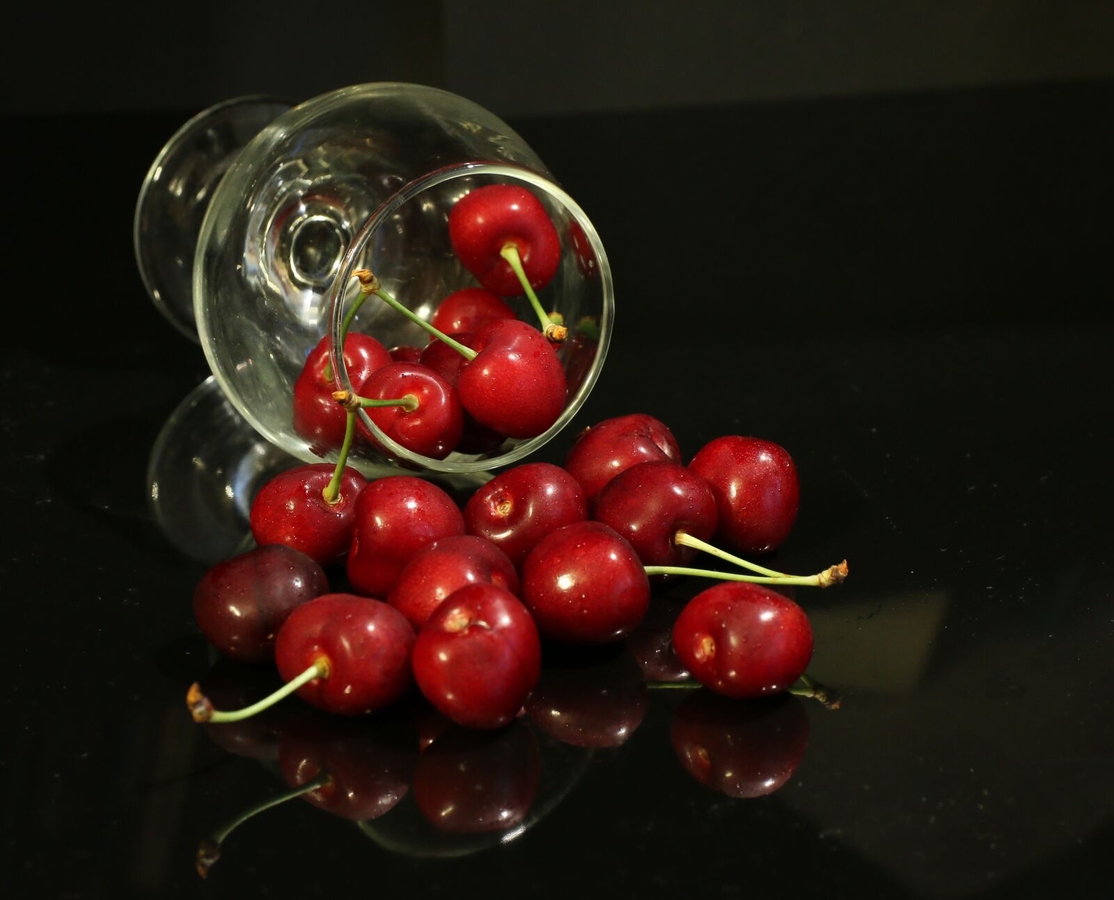 Canon EOS 70D sample photo. Cherries, glass, food photography