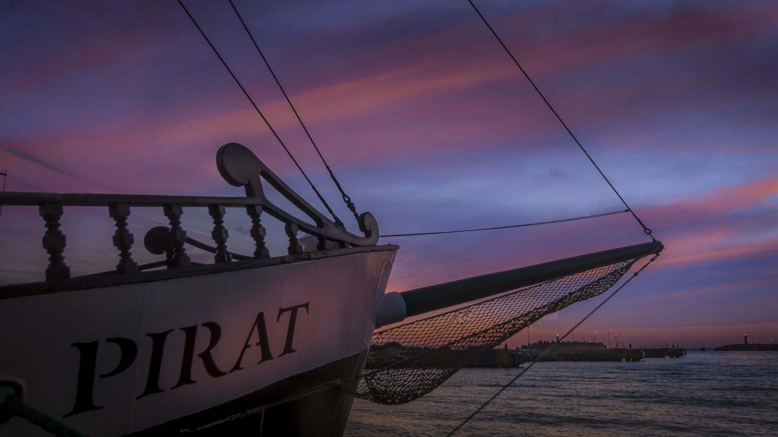 Canon EOS 70D sample photo. Ship, sunset, harbor photography