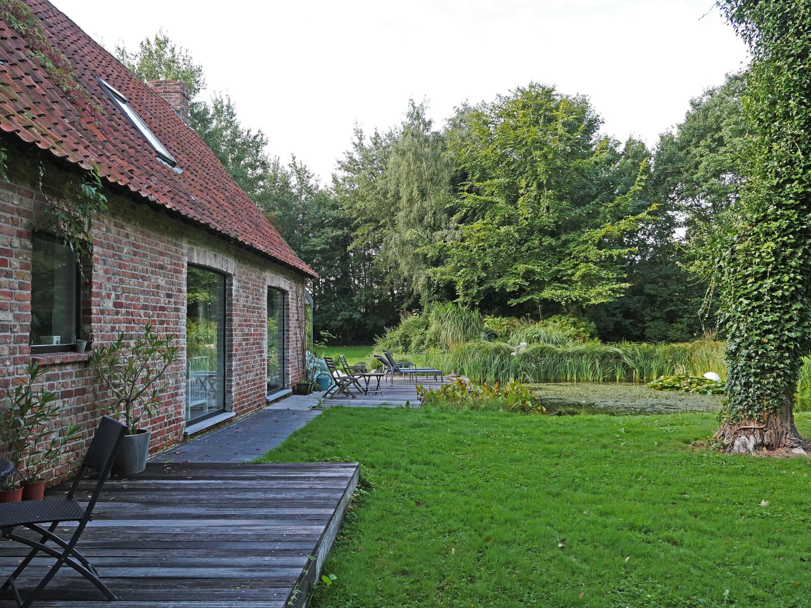 Panasonic Lumix DMC-GX8 sample photo. Country house in the photography