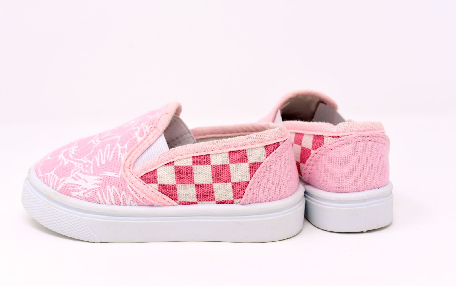 Nikon D7200 sample photo. Children's shoes, fabric, small photography
