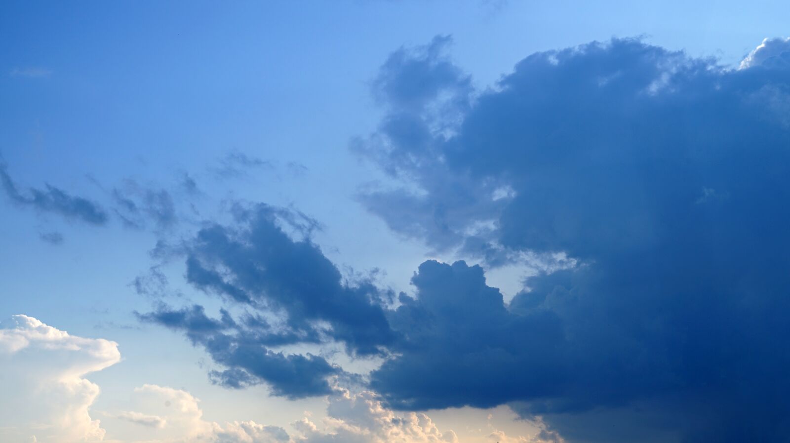 Sony a7 II + Sony FE 24-240mm F3.5-6.3 OSS sample photo. Sky, clouds, nature photography