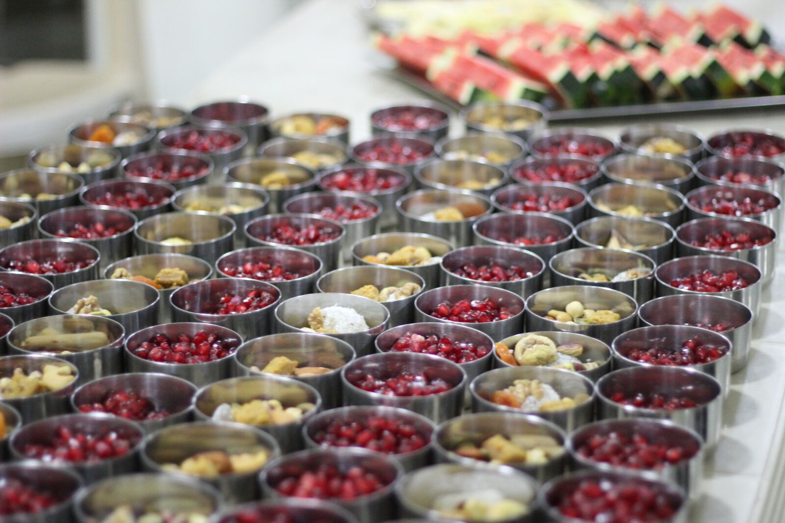 Canon EOS 600D (Rebel EOS T3i / EOS Kiss X5) + Canon EF 50mm F1.8 II sample photo. Food, red, set photography