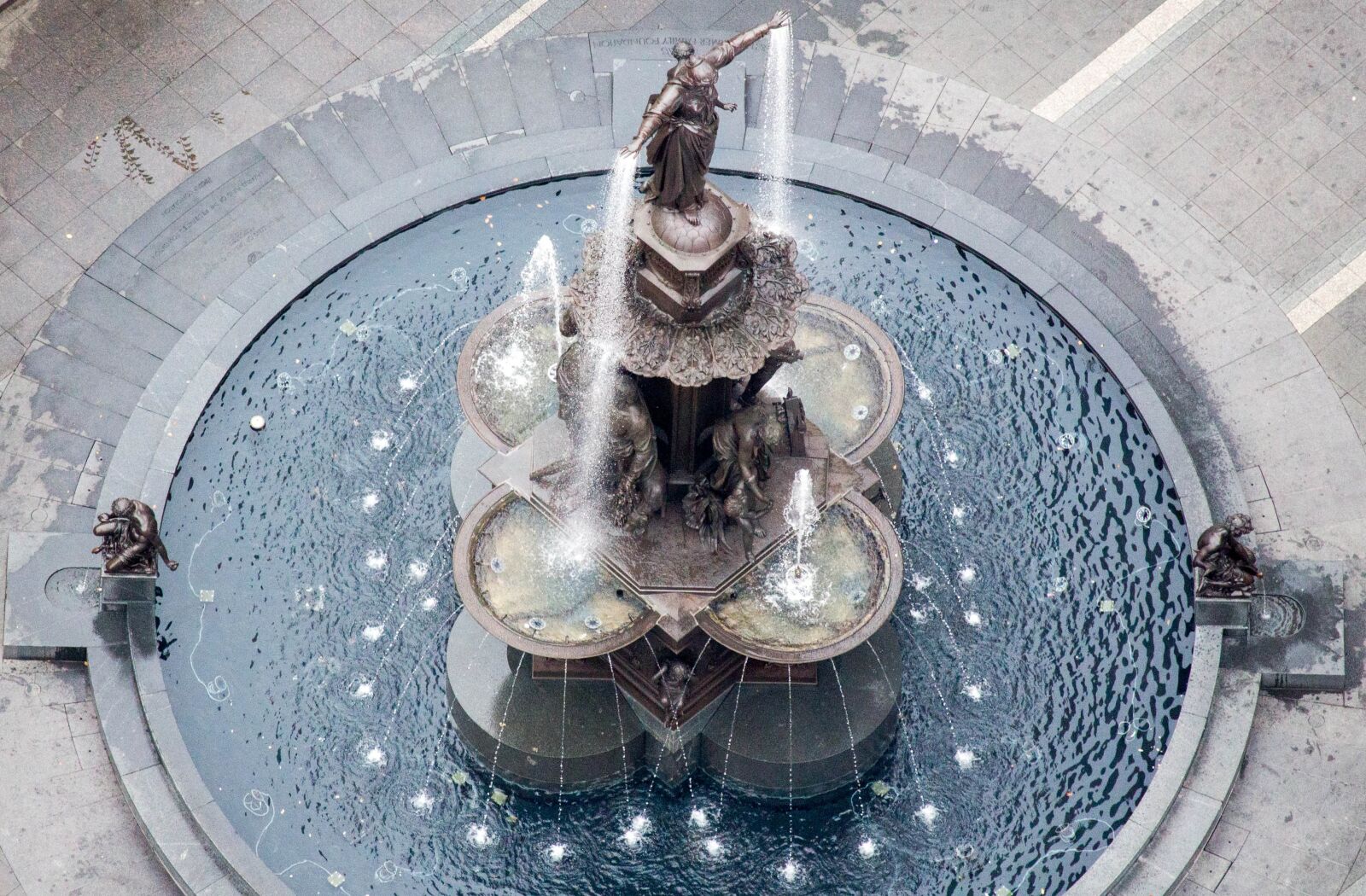 Canon EOS 700D (EOS Rebel T5i / EOS Kiss X7i) sample photo. Old, architecture, fountain photography