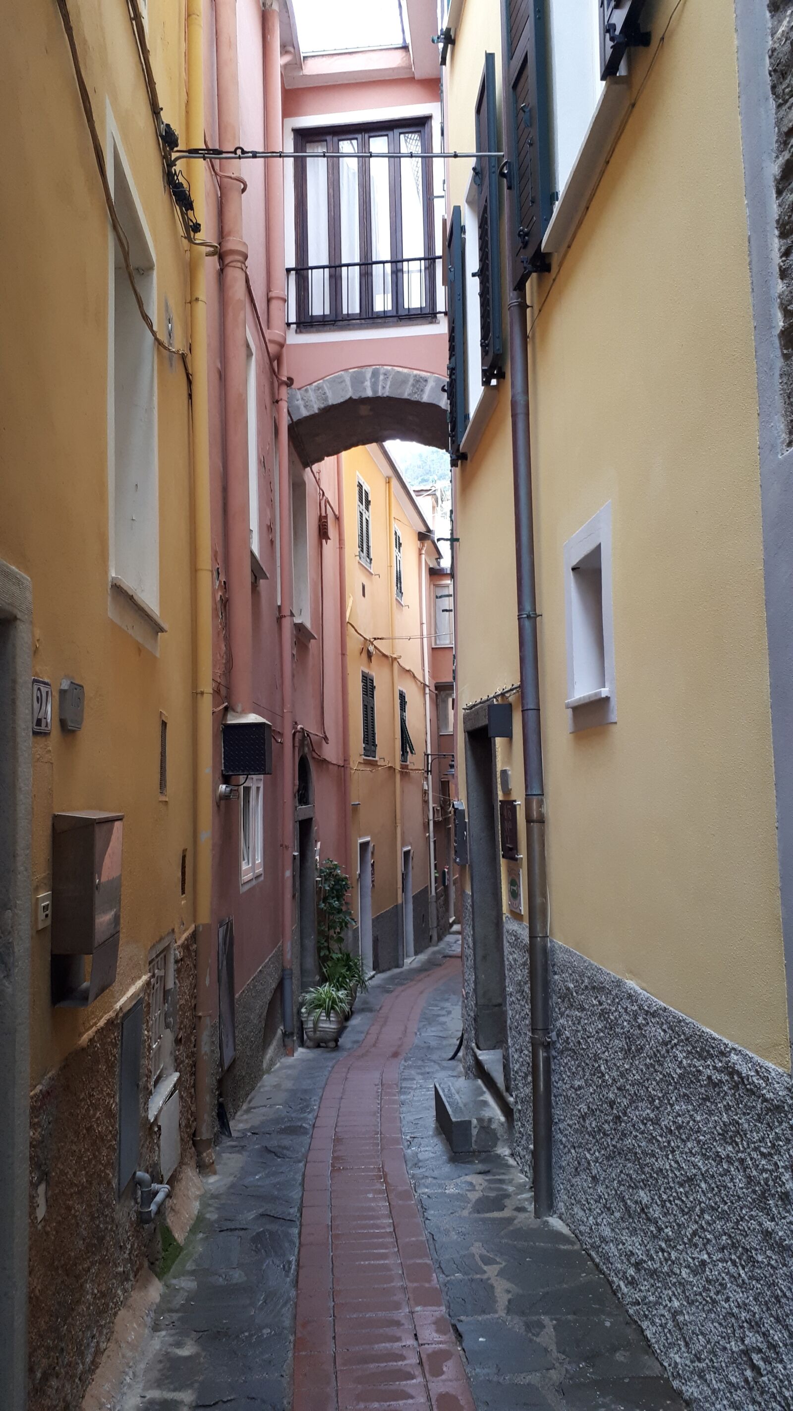 Samsung Galaxy A5(2017) sample photo. Italy, streets, five land photography