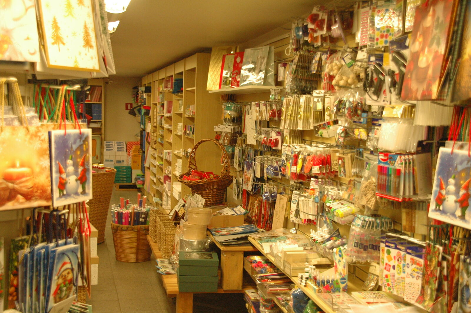 Nikon D70s sample photo. The day before christmas photography