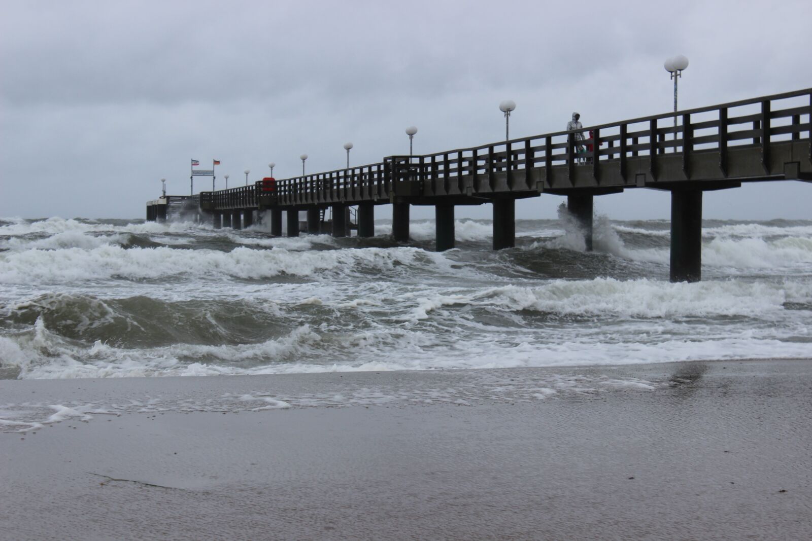 Canon EOS 600D (Rebel EOS T3i / EOS Kiss X5) sample photo. Sea, wave, sea bridge photography