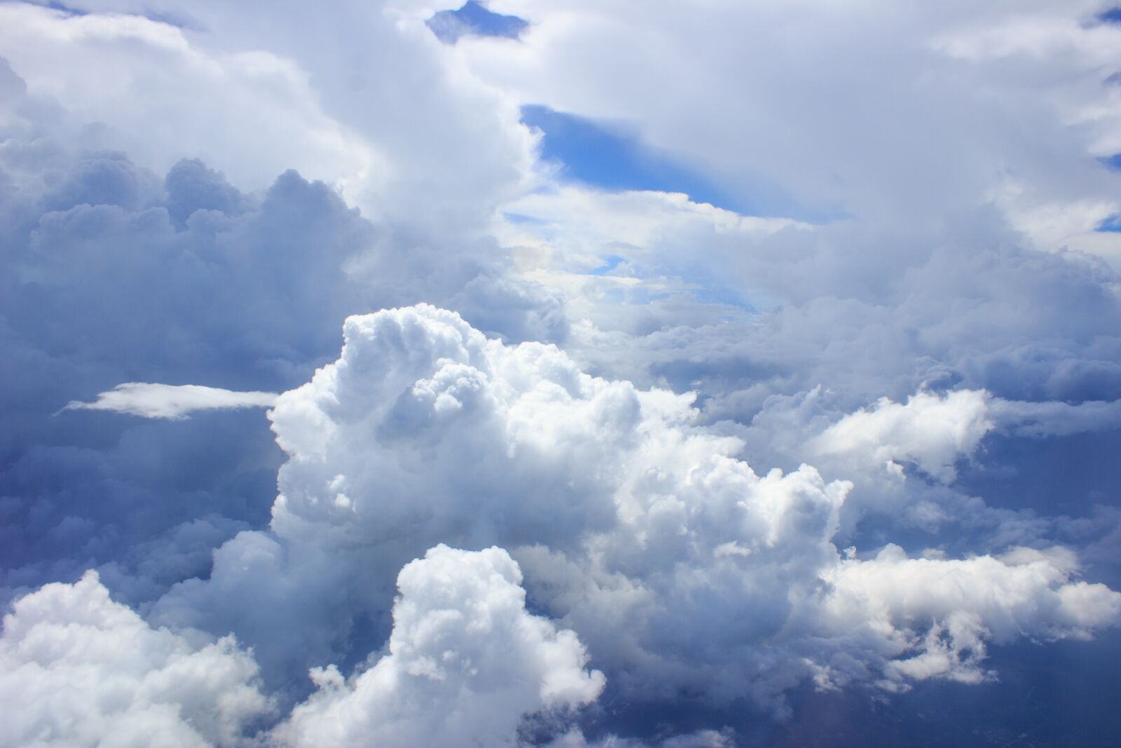 Canon EOS 600D (Rebel EOS T3i / EOS Kiss X5) sample photo. Clouds, heavy, breathtaking photography