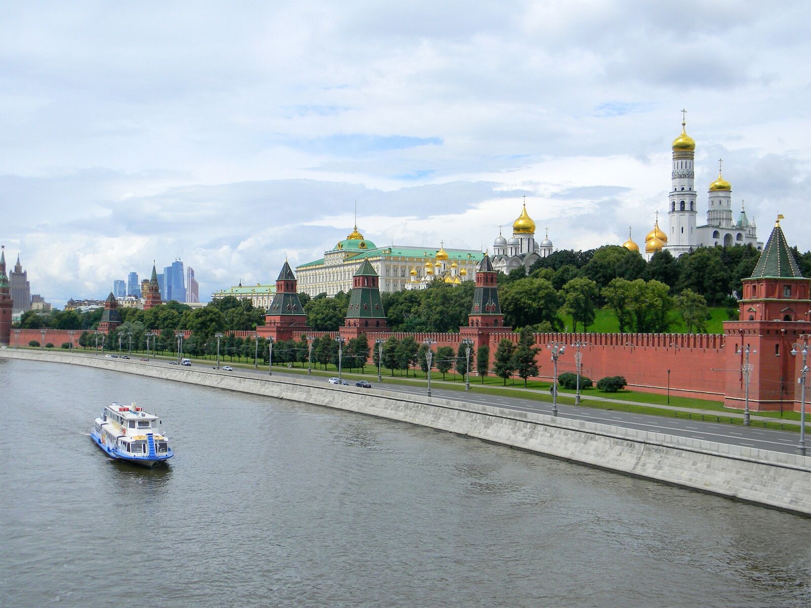 Nikon Coolpix L110 sample photo. The kremlin, kremlevskaya embankment photography