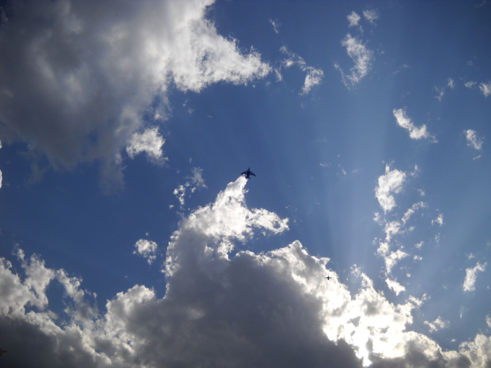 Nikon Coolpix L20 sample photo. Sky, landscape, clouds photography
