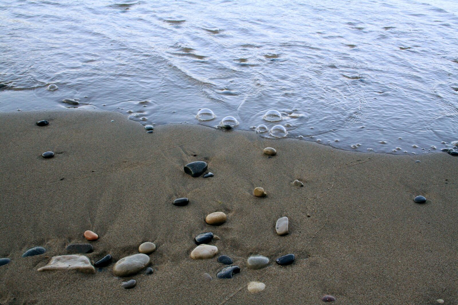 Canon EOS 350D (EOS Digital Rebel XT / EOS Kiss Digital N) sample photo. Shore, stones, shoreline photography
