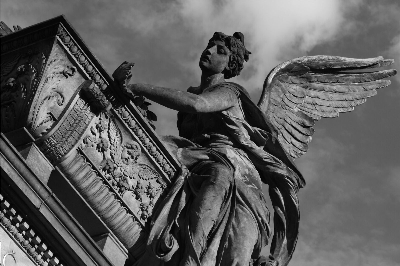 Canon EOS 450D (EOS Rebel XSi / EOS Kiss X2) sample photo. Cemetery, sculpture, gothic photography