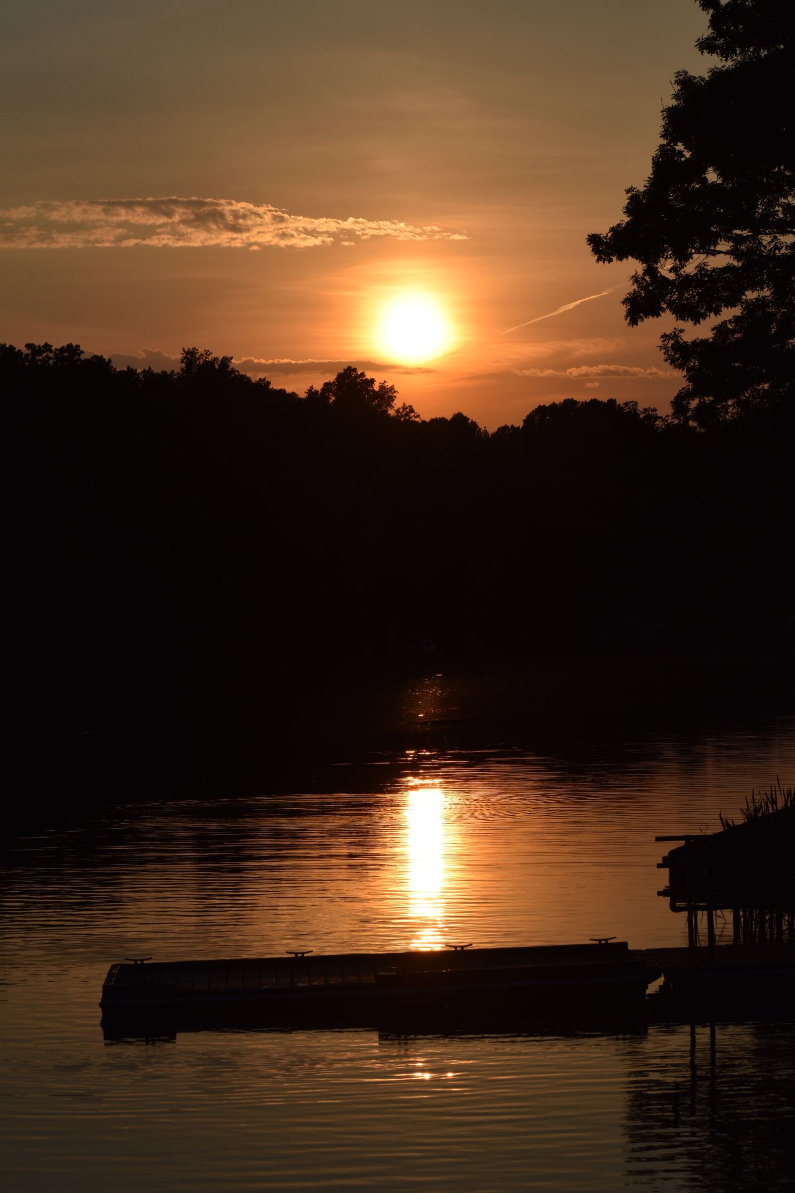 Nikon D5600 sample photo. Sunset, water, sky photography