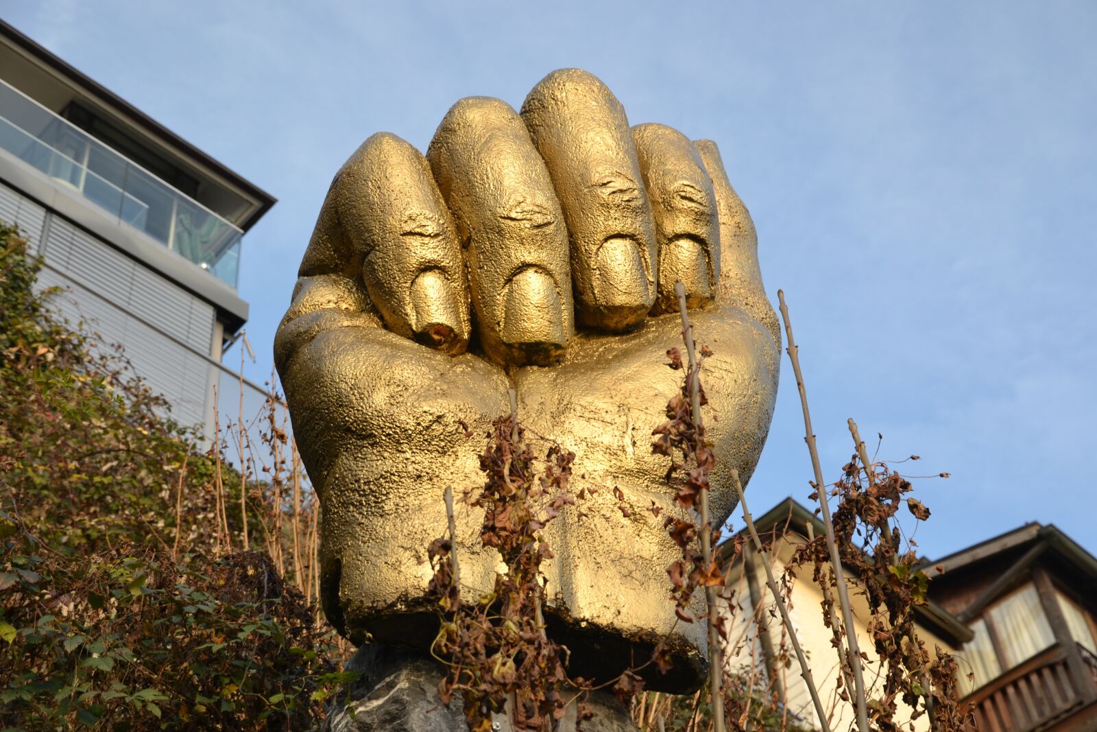 Nikon D3100 sample photo. Artwork, hand, gold photography
