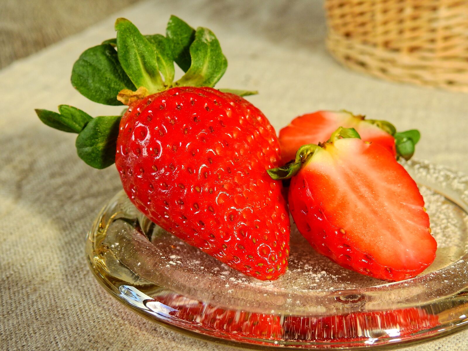 Nikon Coolpix P900 sample photo. Strawberries, berries, fruits photography