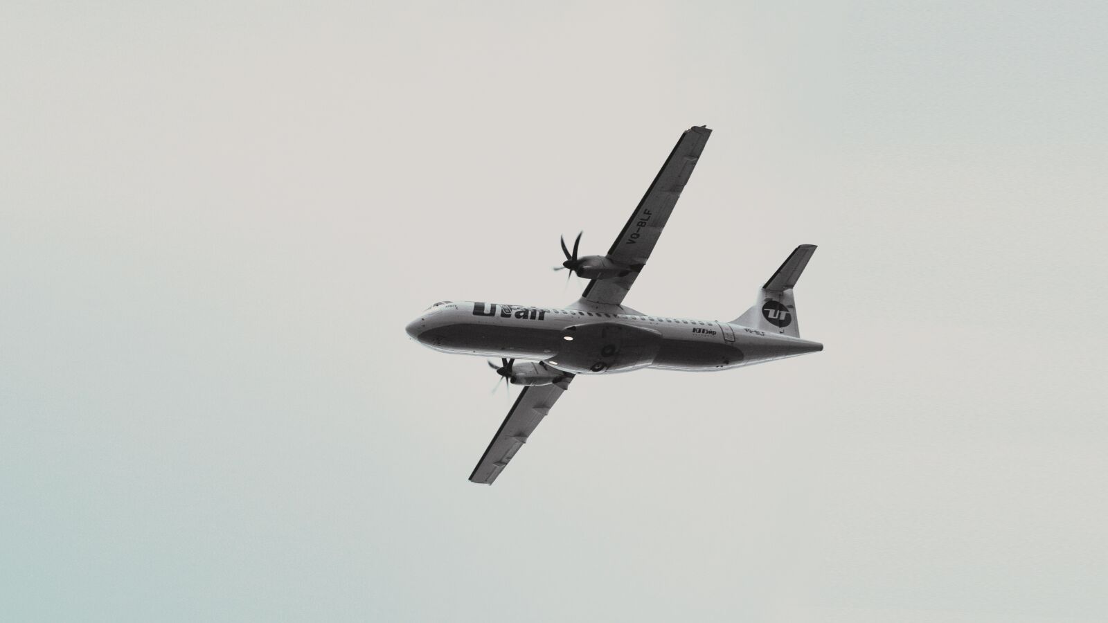 Canon EOS 60D sample photo. Plane, utair aviation, utair photography
