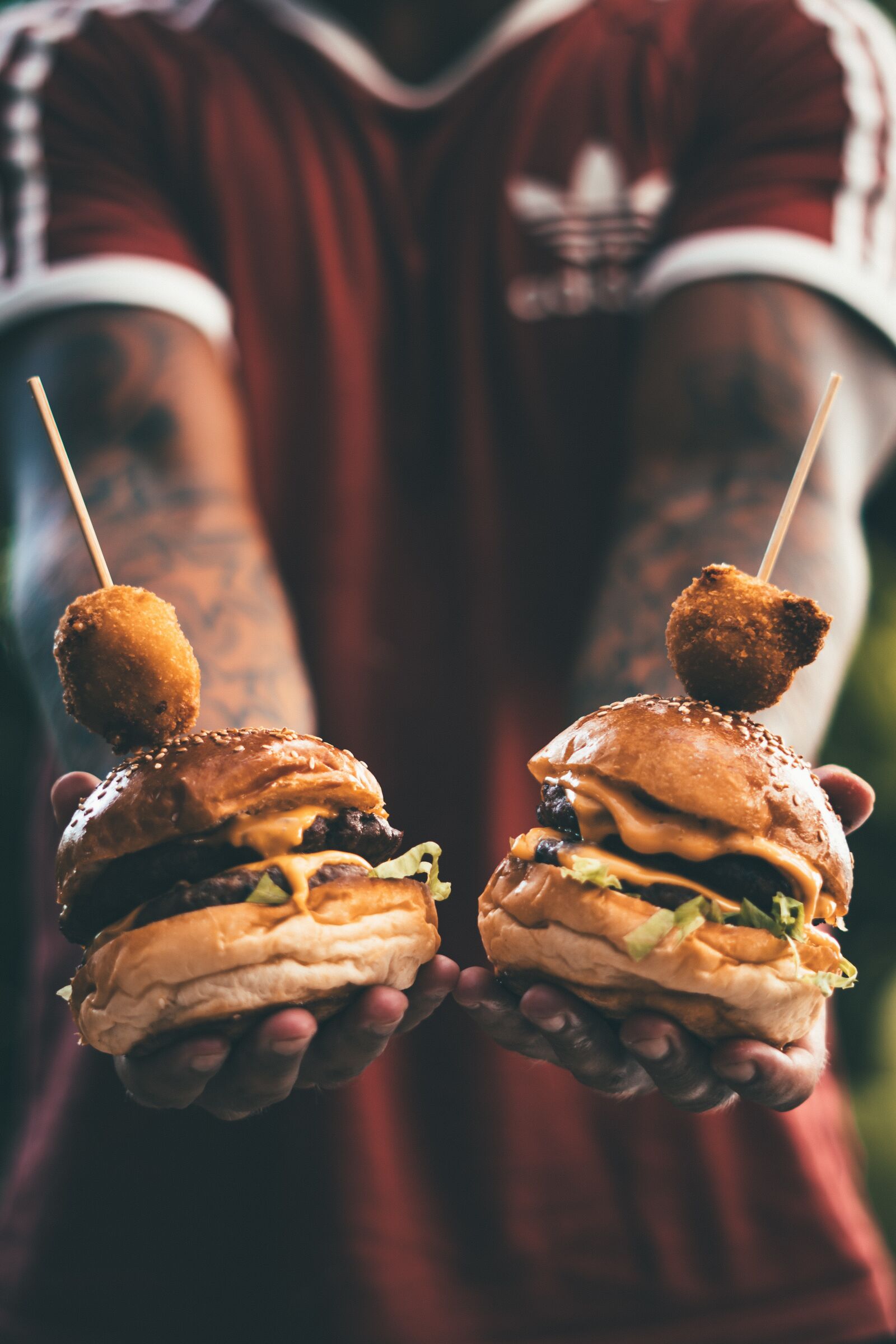 Sony FE 50mm F1.8 sample photo. Burger, food, meat photography