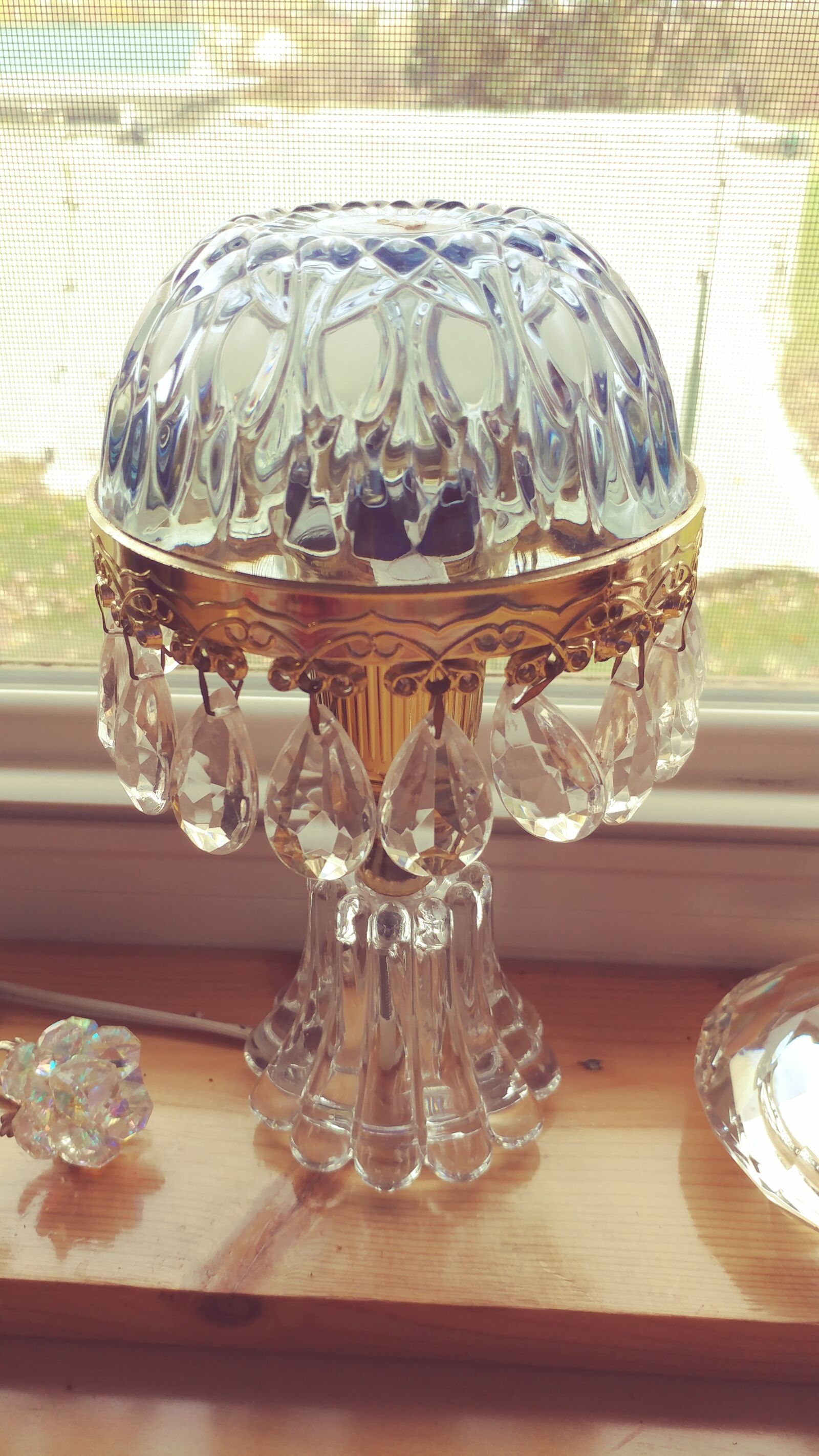 LG V20 sample photo. Crystal, lamp, decor photography