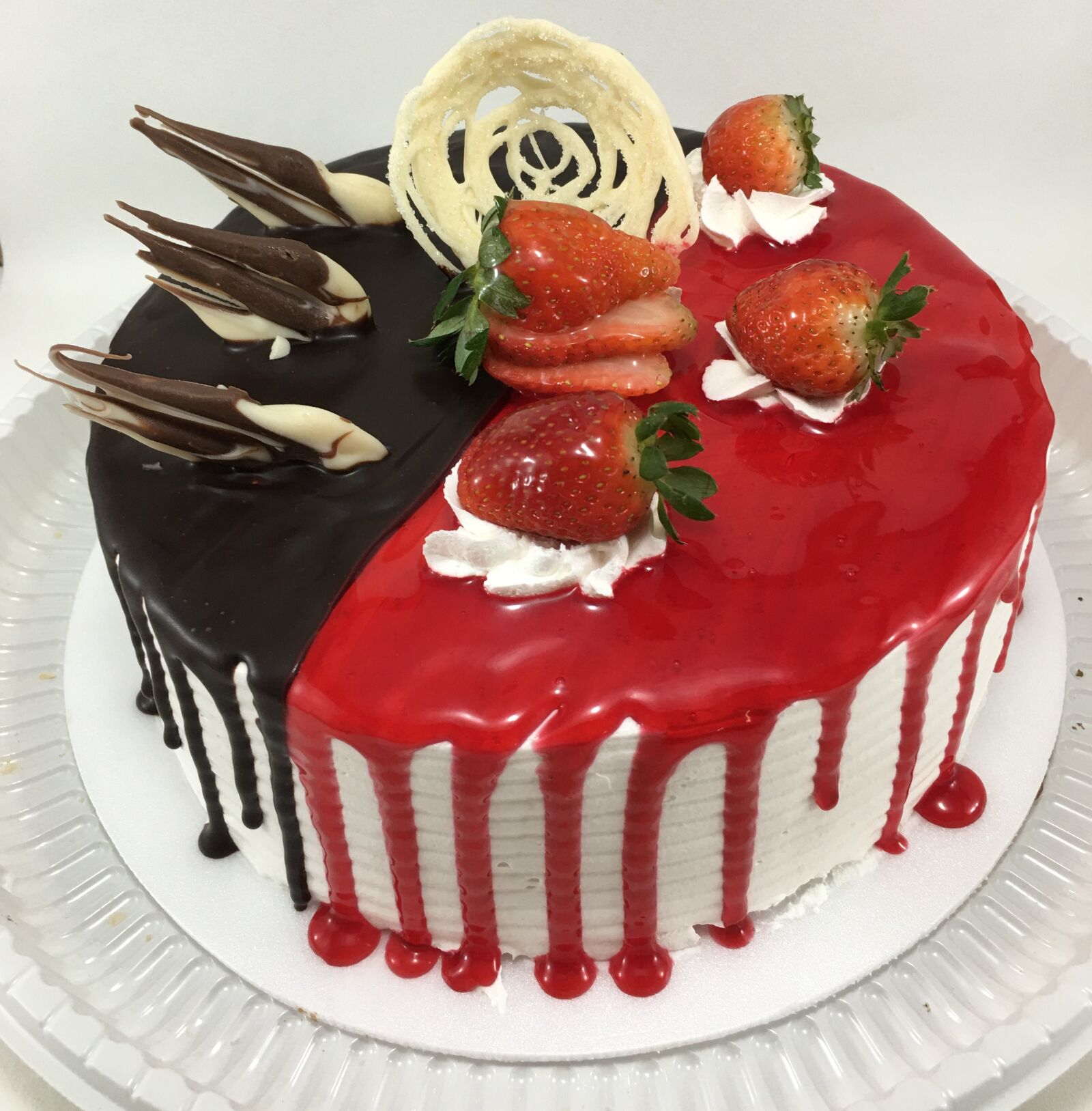 iPhone 6s Plus back camera 4.15mm f/2.2 sample photo. Pie, chocolate, strawberry photography