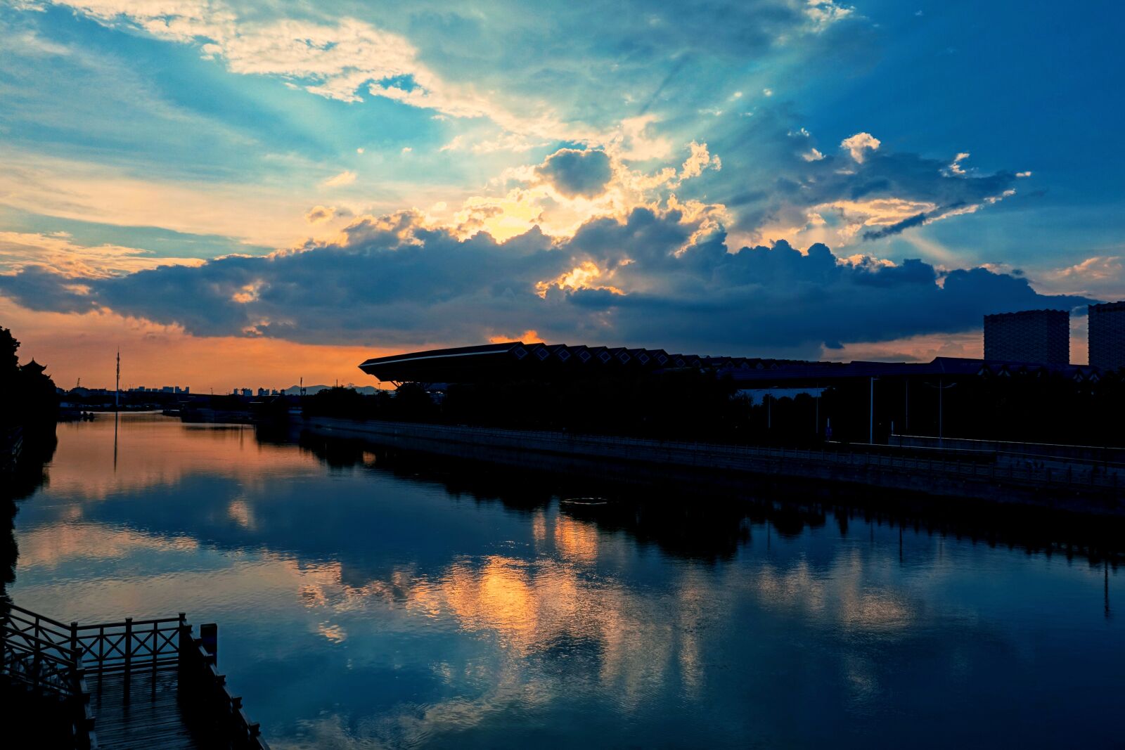 Sony Cyber-shot DSC-RX100 sample photo. Cloud, sky, sunshine photography