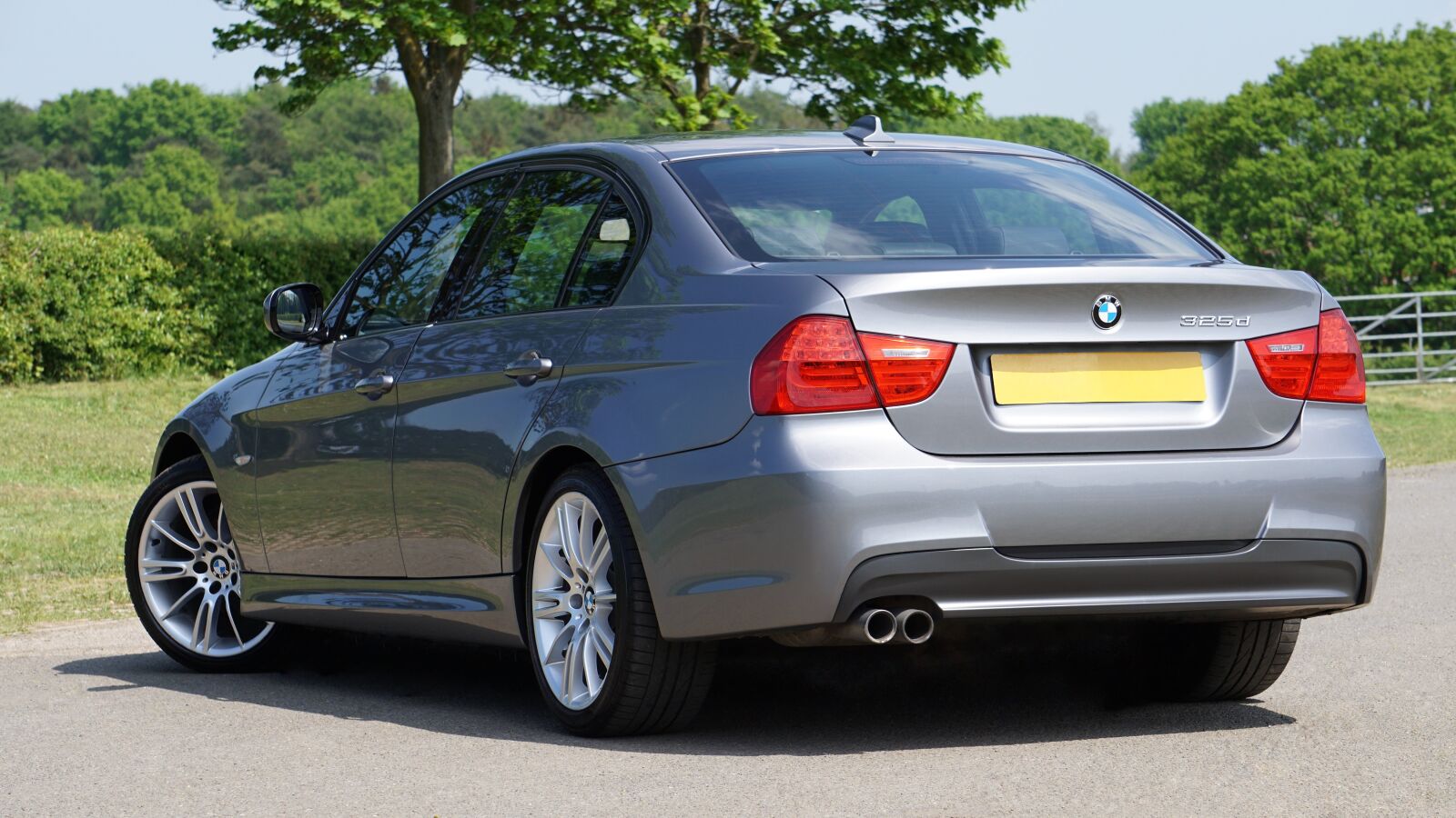 Sony E 55-210mm F4.5-6.3 OSS sample photo. Car, bmw, vehicle photography
