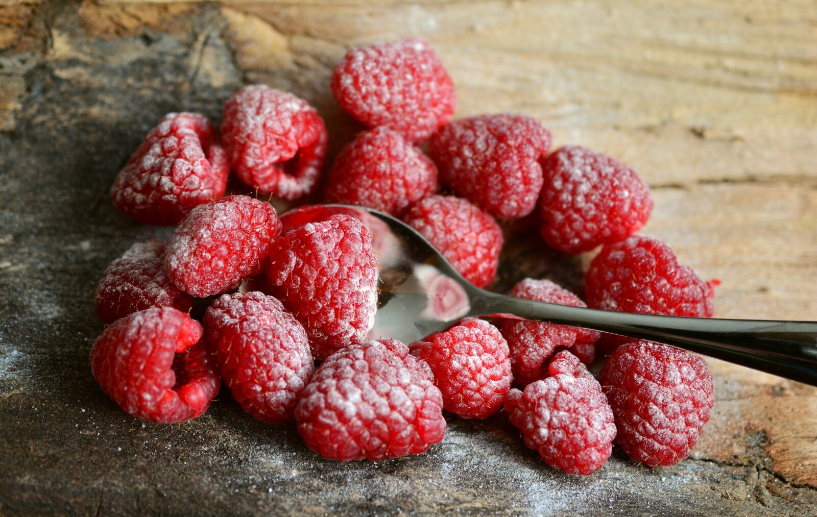 Nikon D5200 sample photo. Raspberries, berries, dessert photography