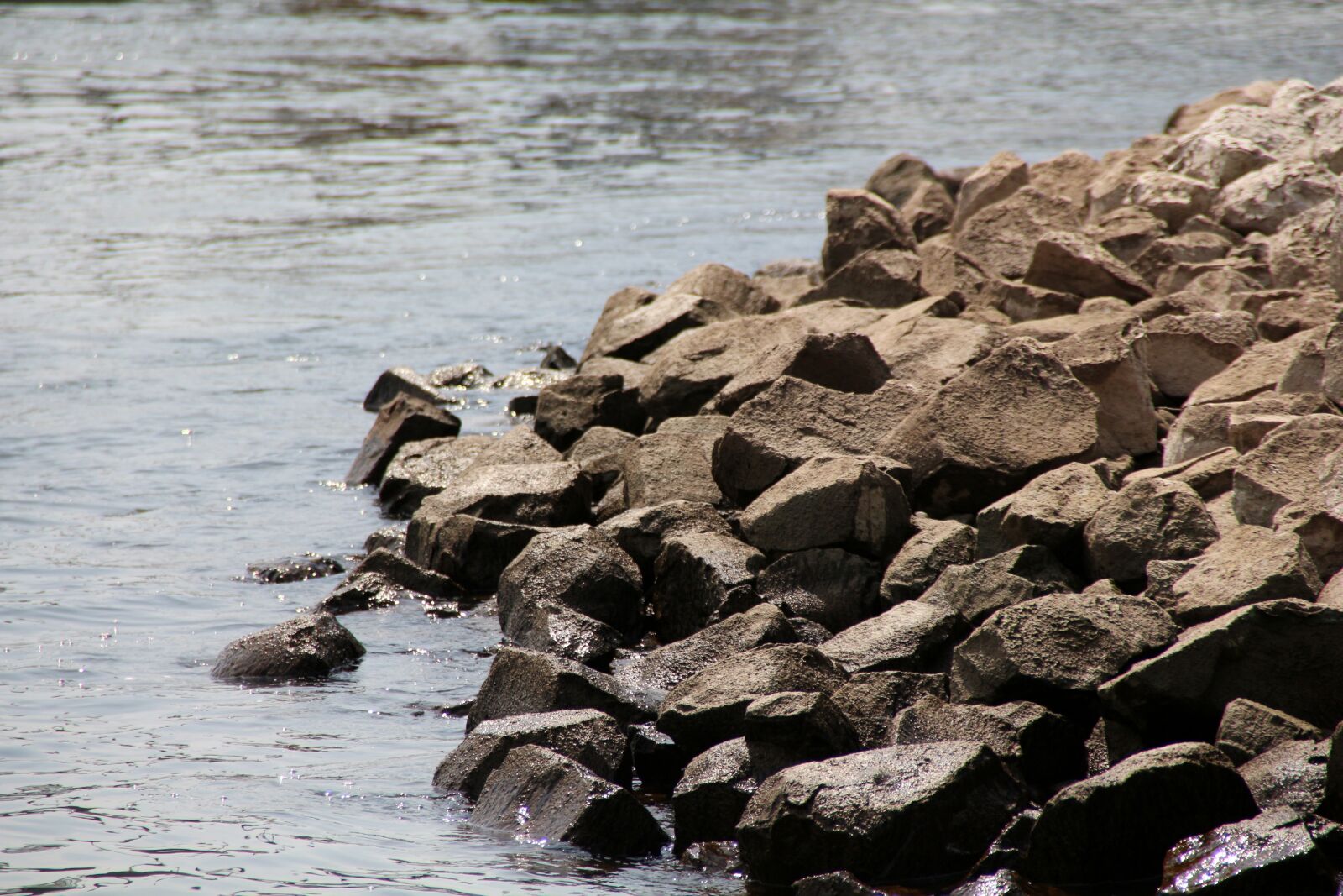 Canon EOS 650D (EOS Rebel T4i / EOS Kiss X6i) sample photo. Stones, water, rhine photography