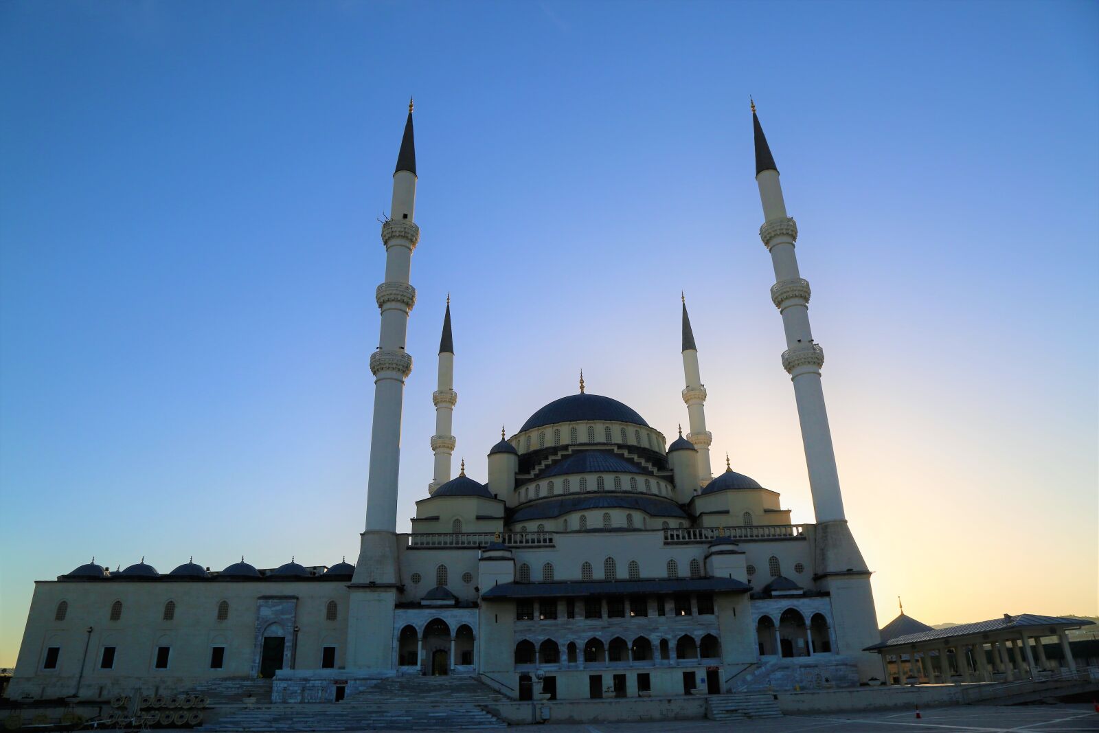 Canon EOS 5D Mark III sample photo. Cami, minaret, islam photography