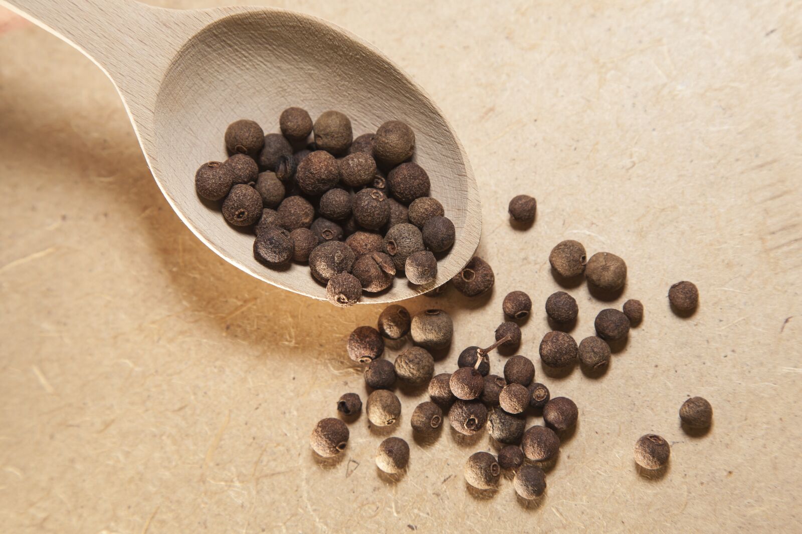 Canon EOS 5D Mark II + Canon EF 24-105mm F4L IS USM sample photo. Allspice, sweet peas, cooking photography