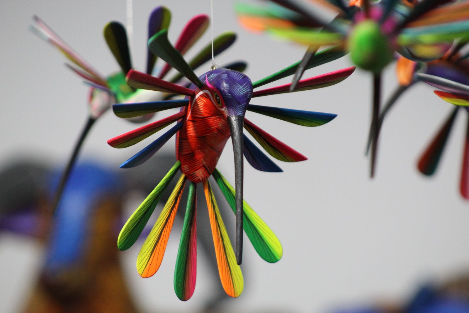 Canon EOS 1300D (EOS Rebel T6 / EOS Kiss X80) sample photo. Ave, hummingbird, crafts photography