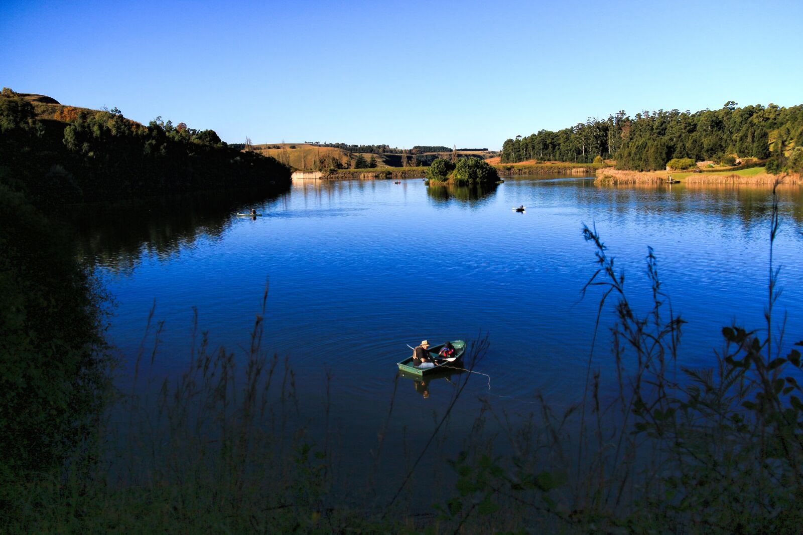 Canon EF-S 18-200mm F3.5-5.6 IS sample photo. Lake, water, nature photography