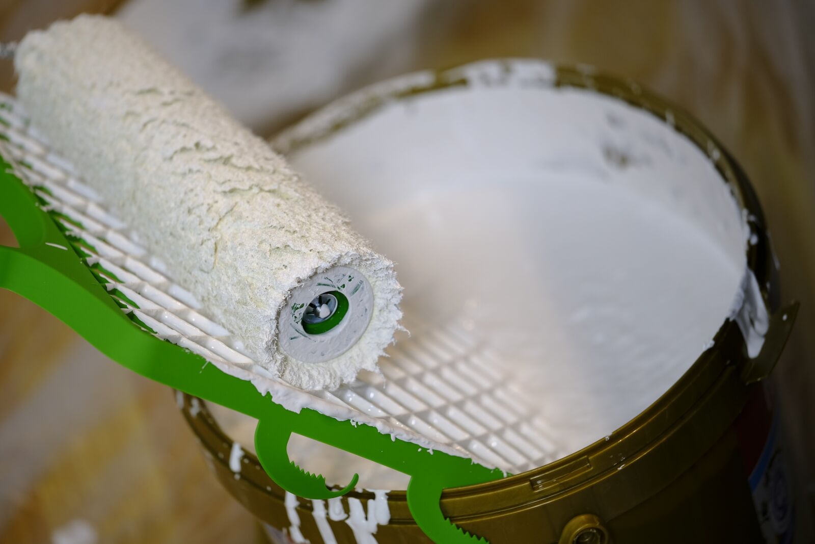 Fujifilm X-T2 + Fujifilm XF 80mm F2.8 R LM OIS WR Macro sample photo. Color, farbeimer, paint roller photography