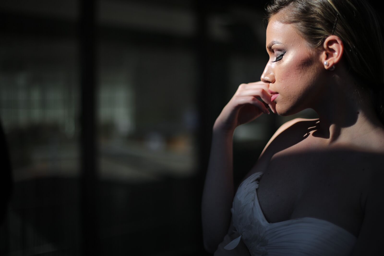 Canon EF 50mm F1.4 USM sample photo. Posing, businesswoman, elegance, confidence photography