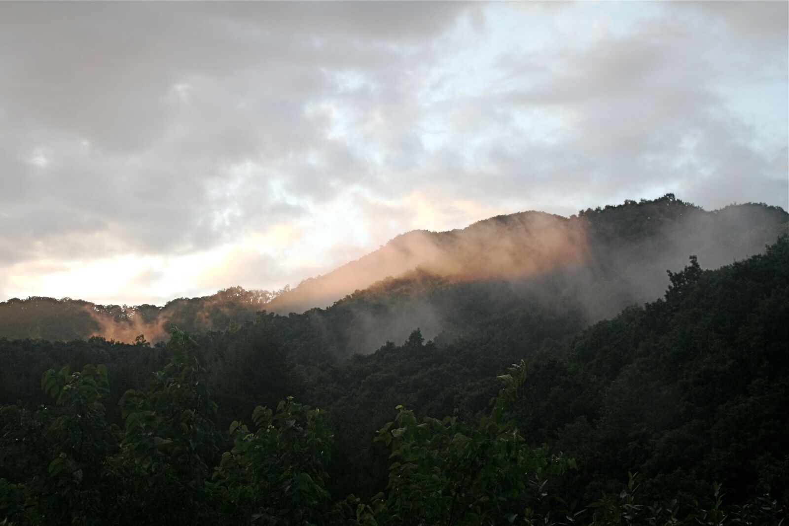 Canon EOS 350D (EOS Digital Rebel XT / EOS Kiss Digital N) sample photo. Mountain, sky, landscape photography