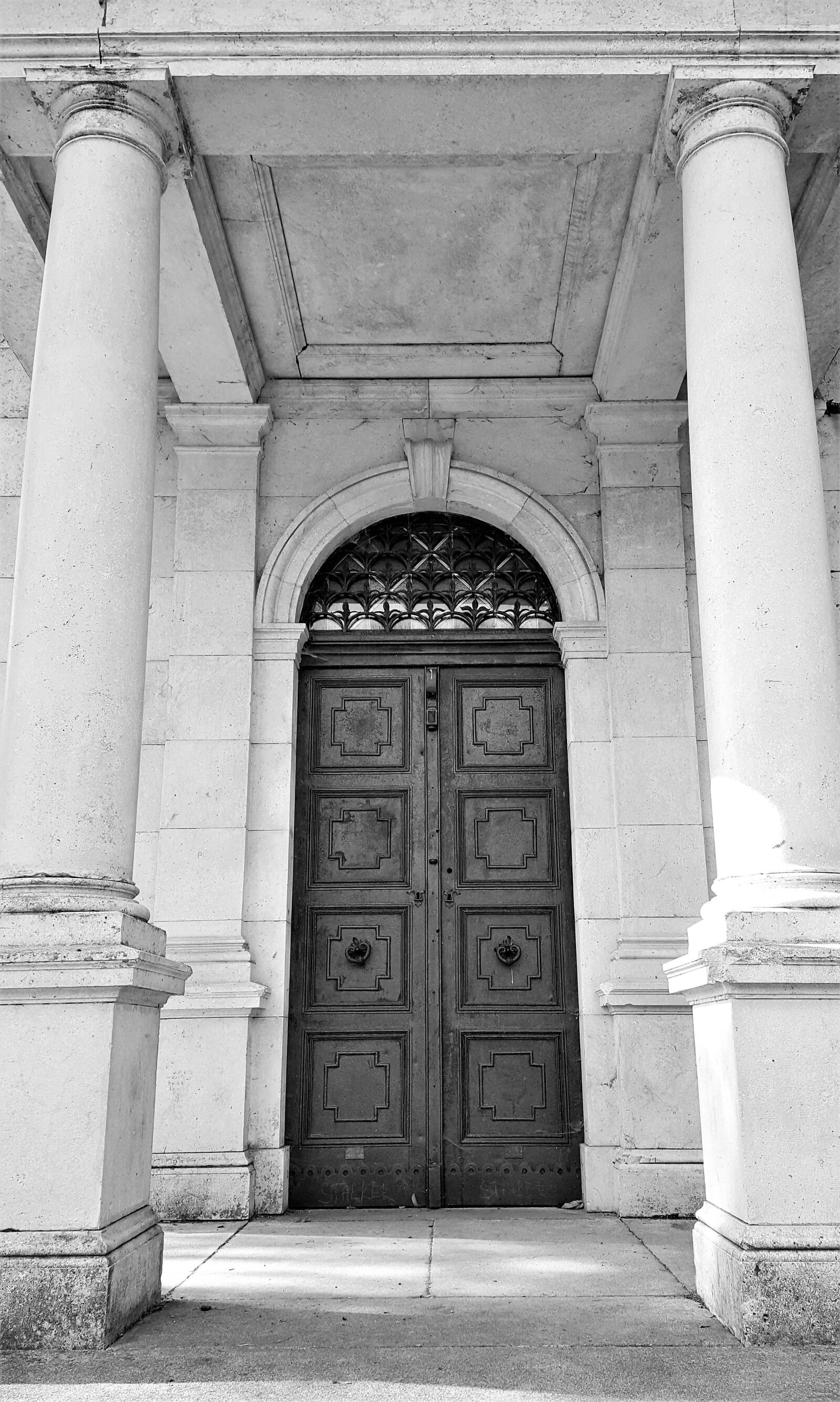 Samsung Galaxy S6 sample photo. Door, entry, metal photography