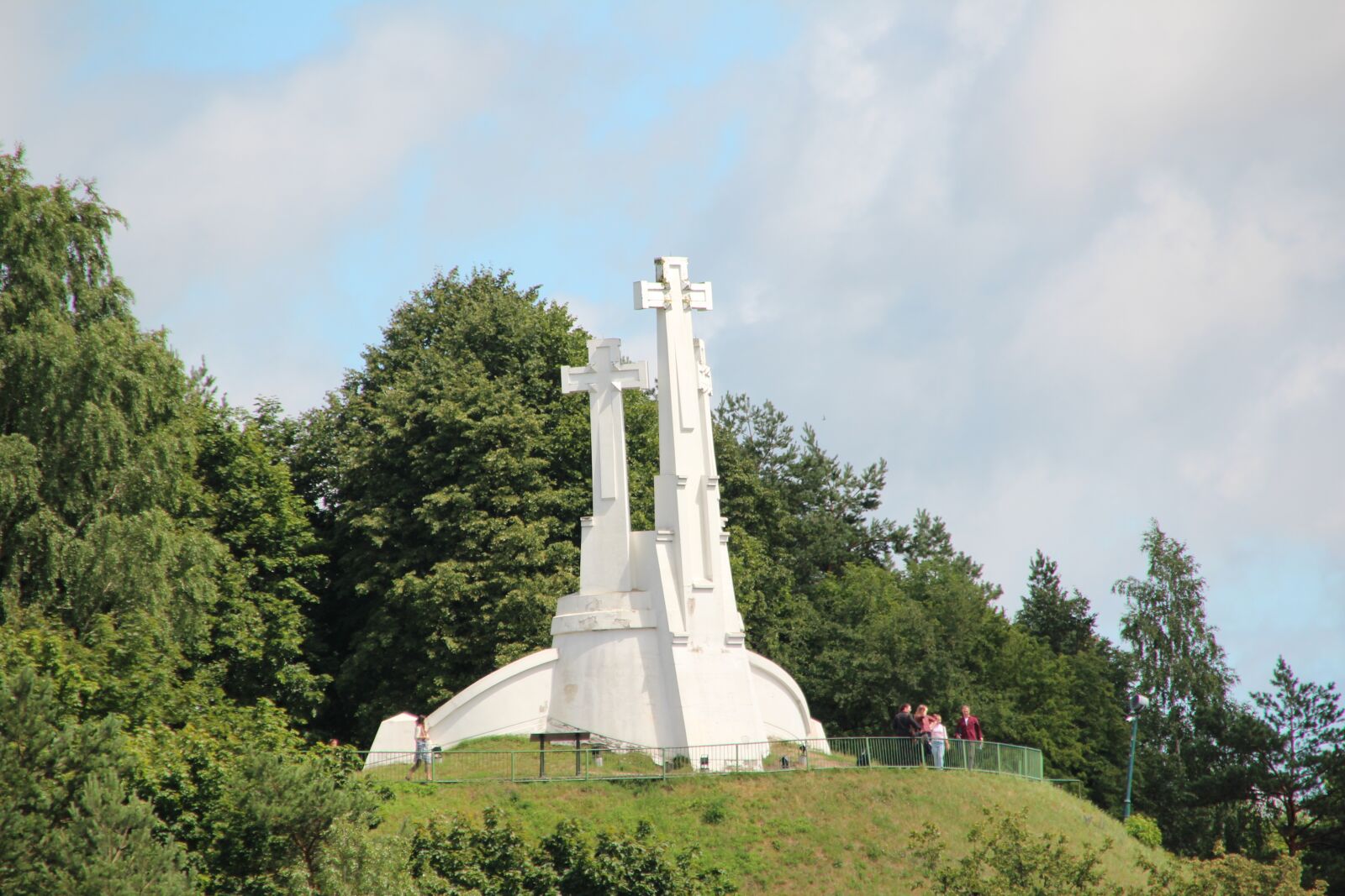 Canon EOS 600D (Rebel EOS T3i / EOS Kiss X5) sample photo. Summit cross, cross, white photography