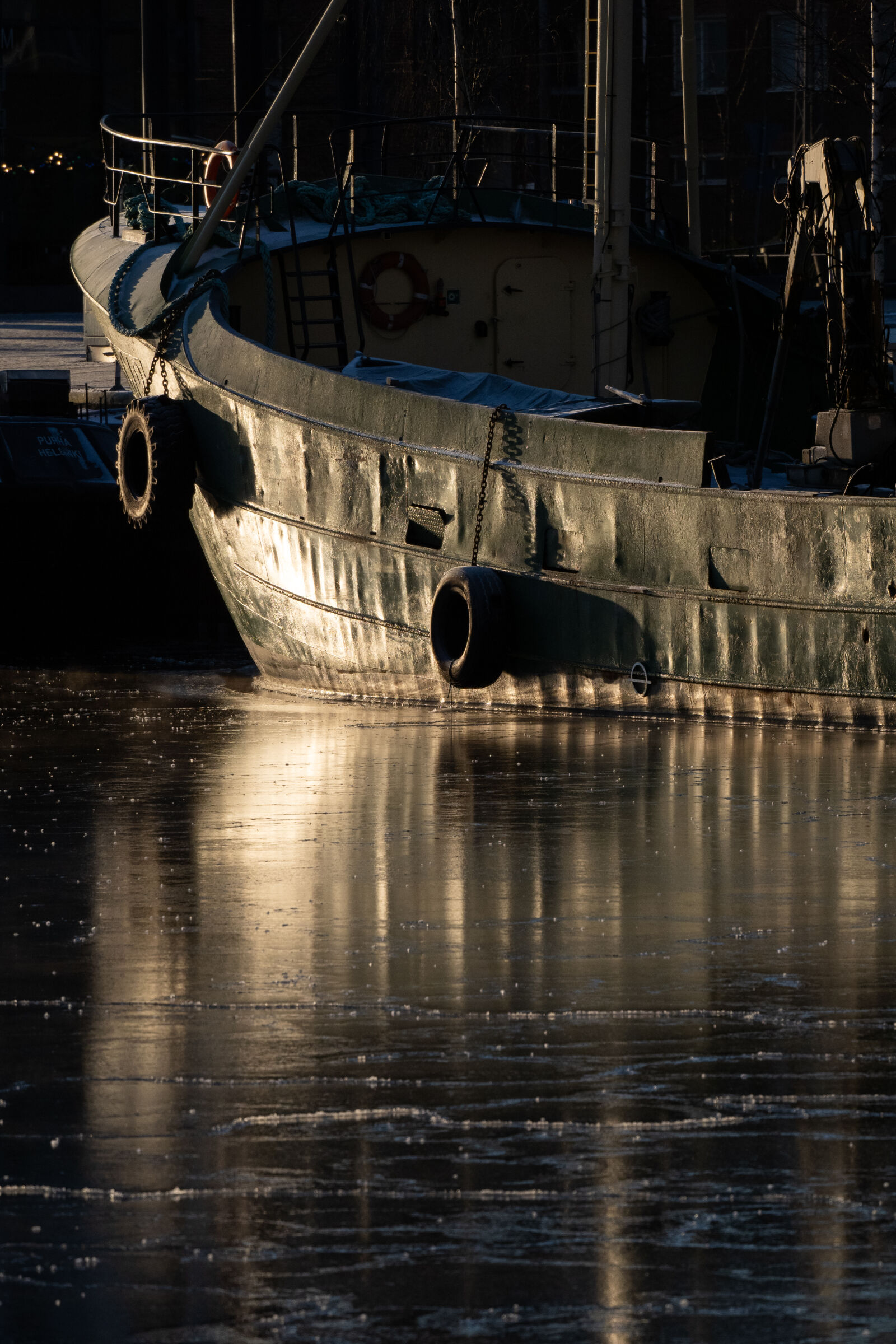 Olympus OM-D E-M1 Mark III sample photo. Frozen harbour photography