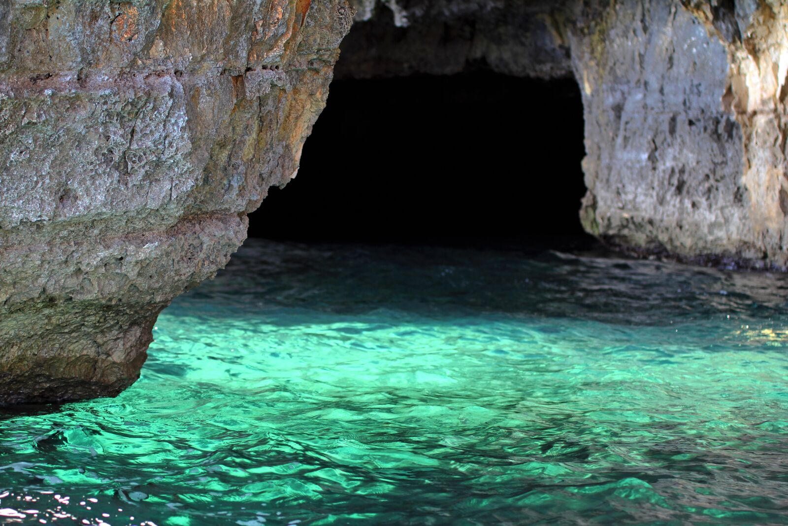Canon EOS 550D (EOS Rebel T2i / EOS Kiss X4) sample photo. Cave, green, italy photography