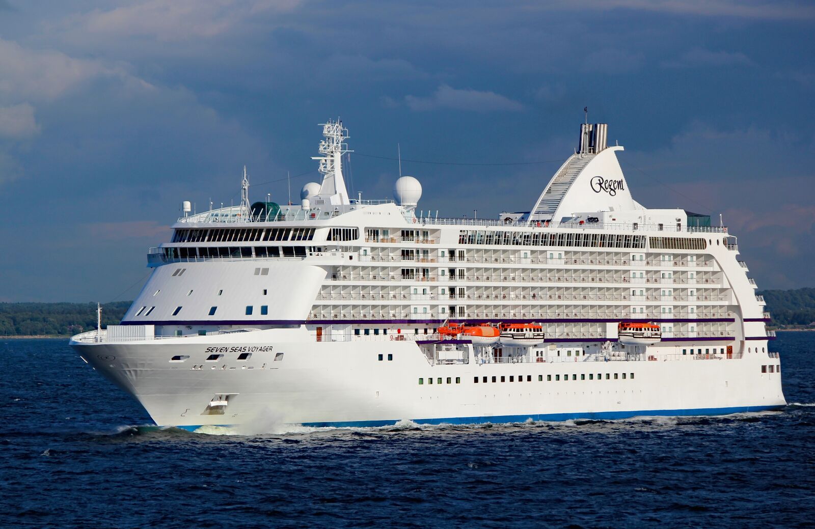 Canon EOS 550D (EOS Rebel T2i / EOS Kiss X4) sample photo. Ship, pleasure, ocean-going photography