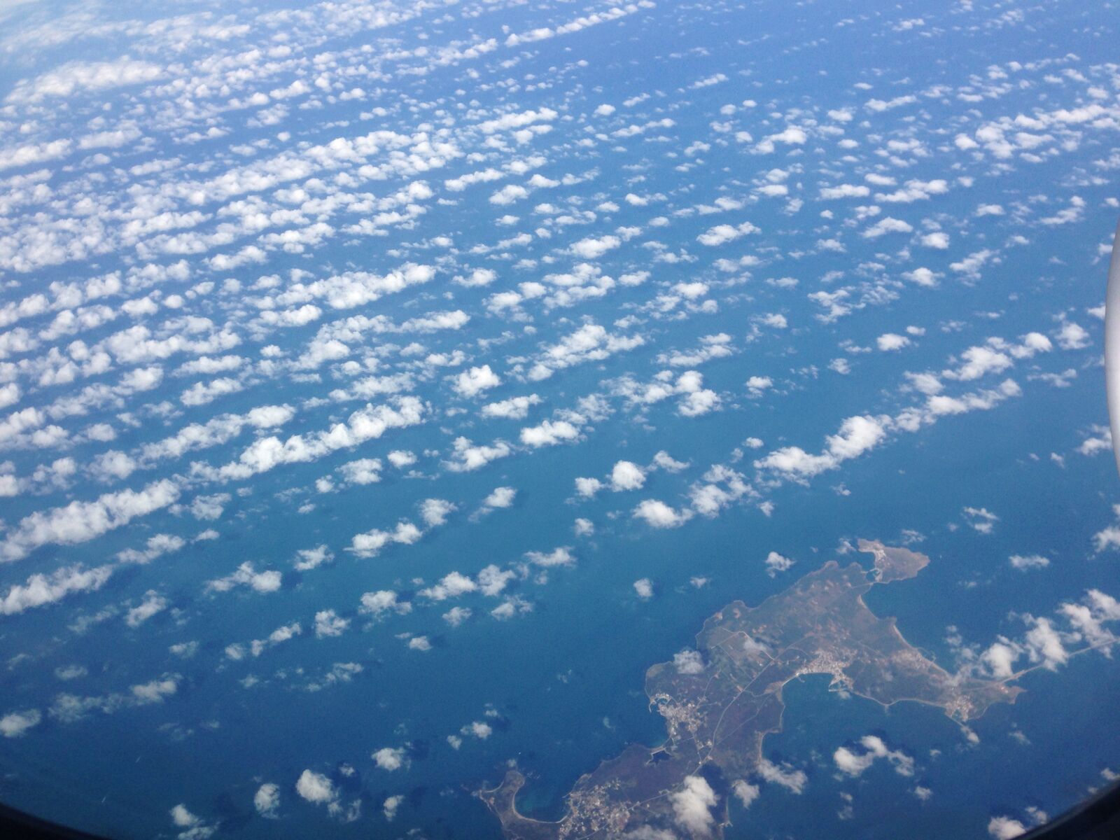 iPhone 5 back camera 4.12mm f/2.4 sample photo. Plane, cloud, sea photography